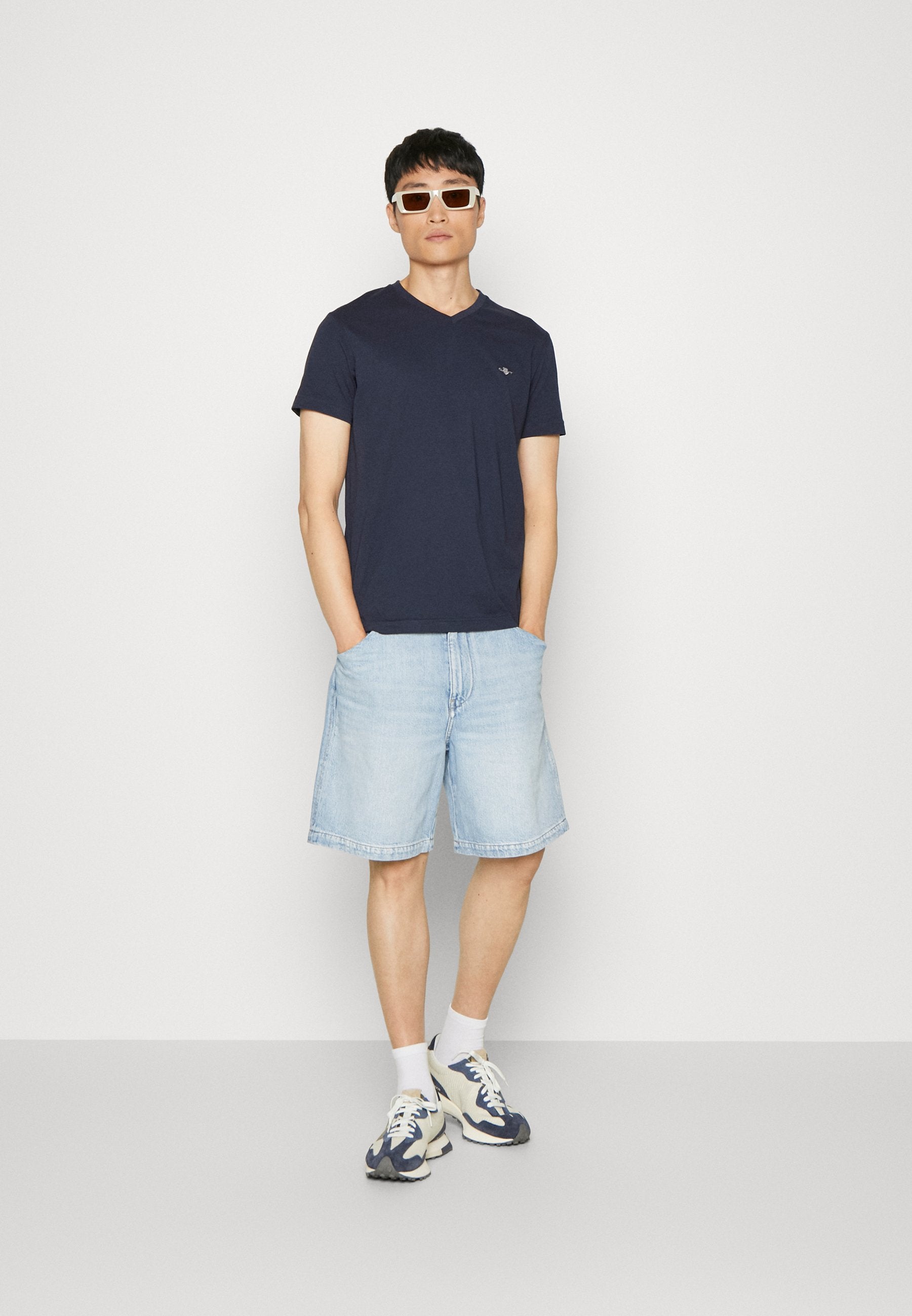 SHIELD V NECK - Basic T-shirt - evening blue