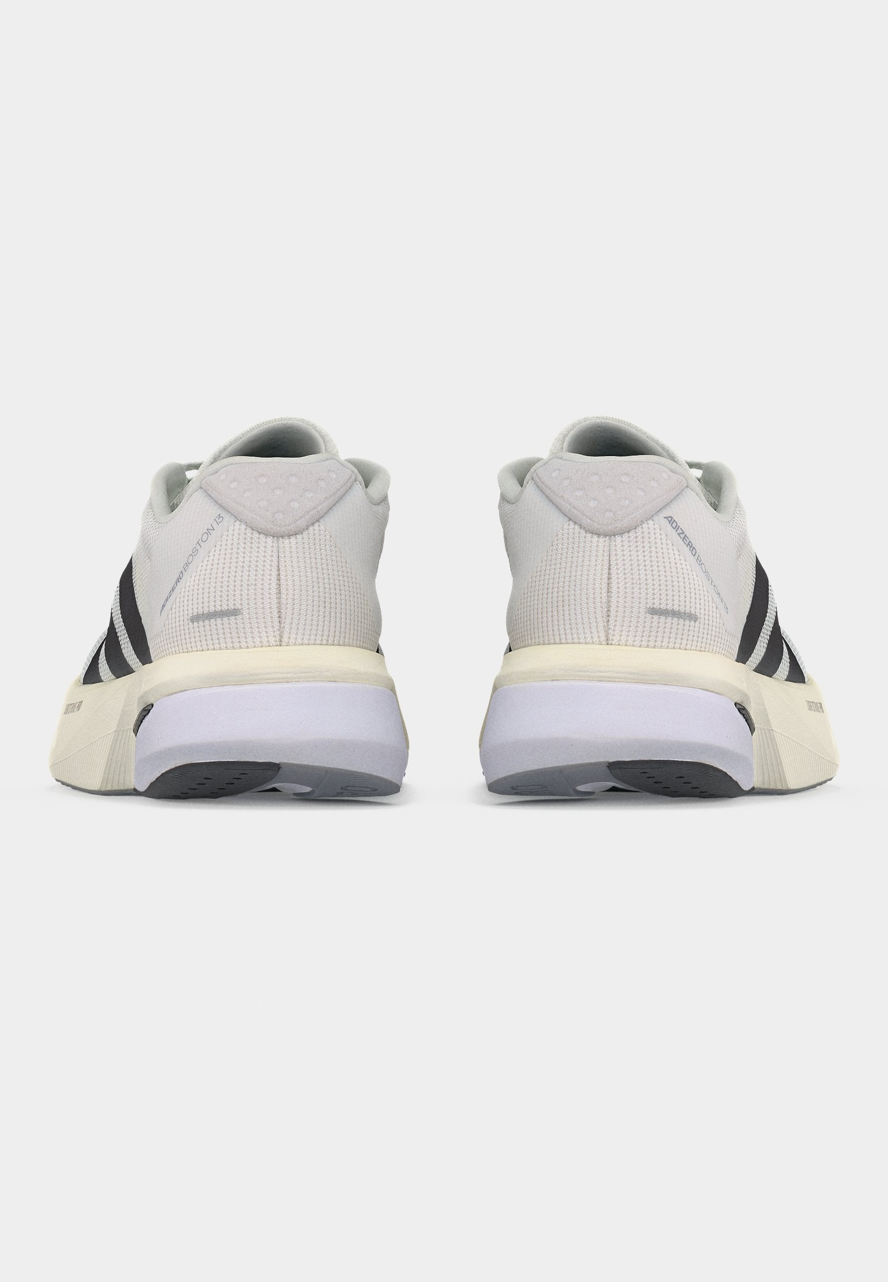 ADIZERO BOSTON 13 M - Chaussures de running sur route - white/core black/dash grey