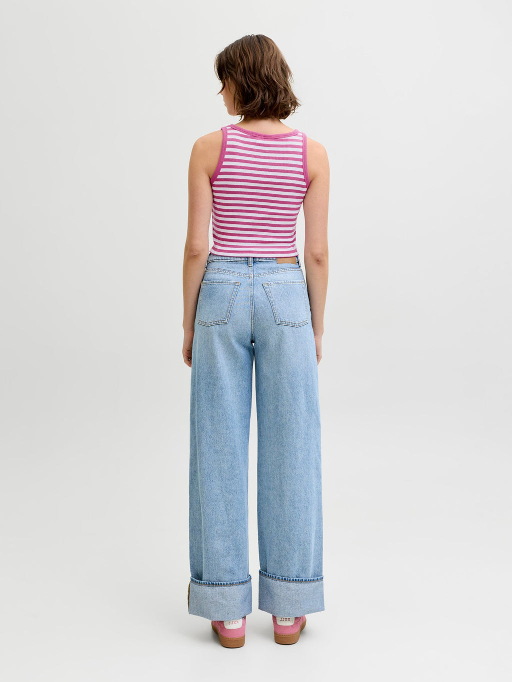JXFALLON - Top - bright white stripesfiji flower