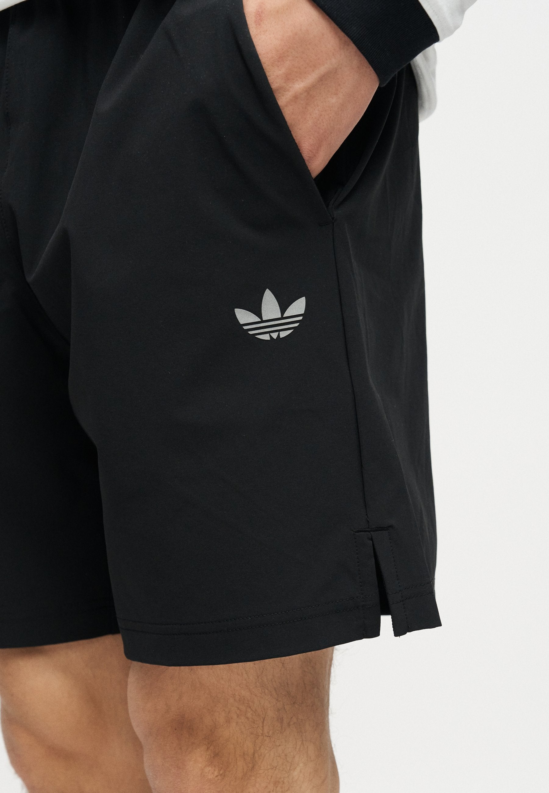 TECH ESS WV SHO - Tracksuit bottoms - black