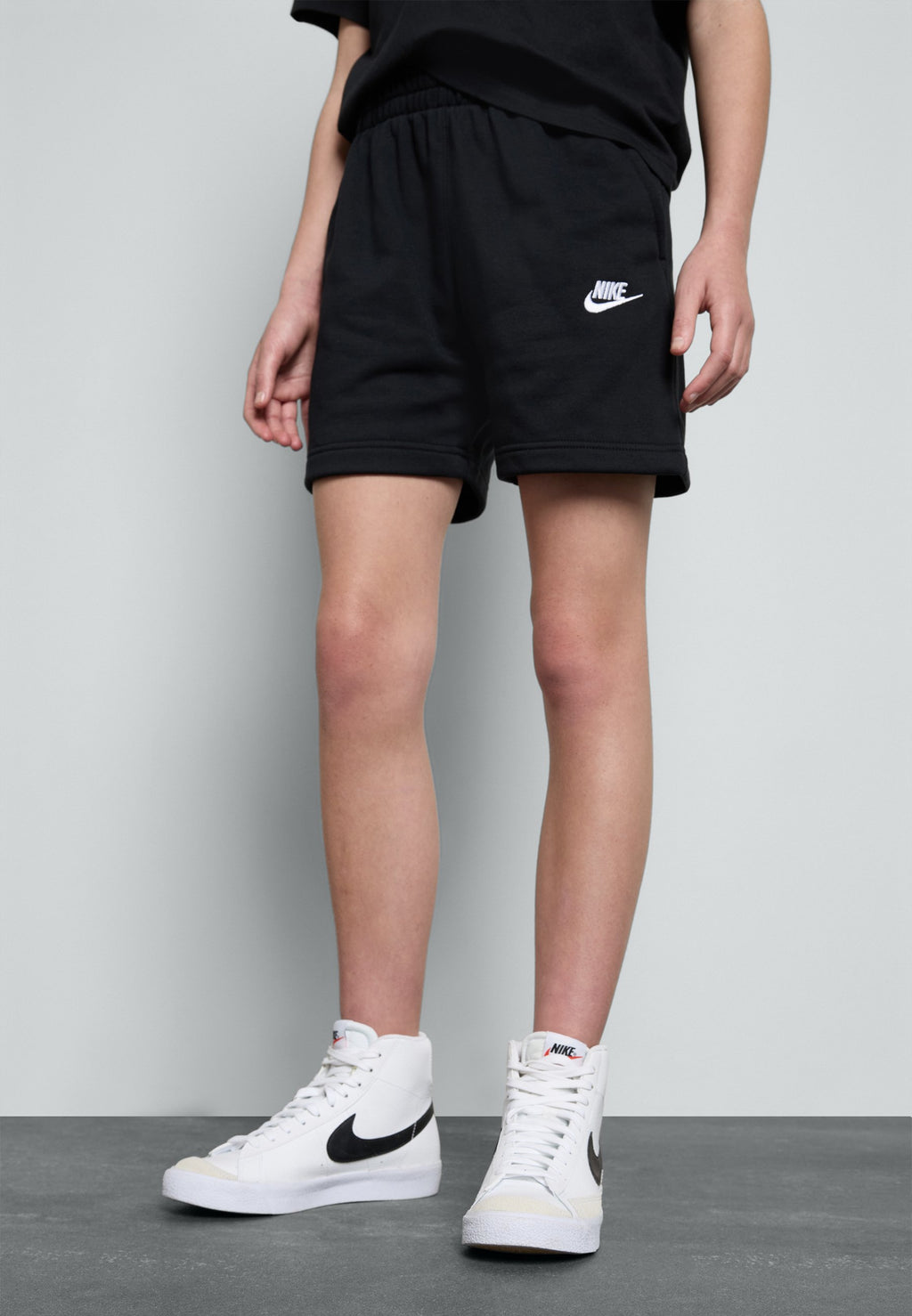 CLUB - Shorts - black/white