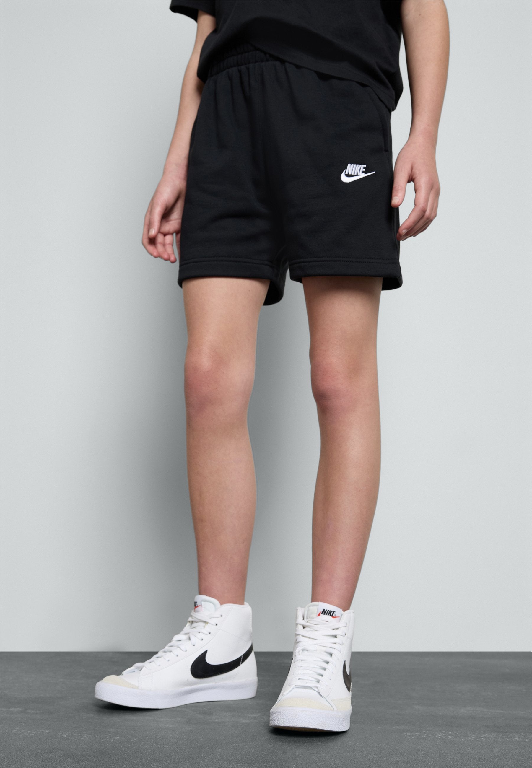 CLUB - Shorts - black/white