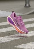 VOMERO PLUS - Road running shoes - light magenta/black/pink foam/bright violet/orange pulse/bright crimson