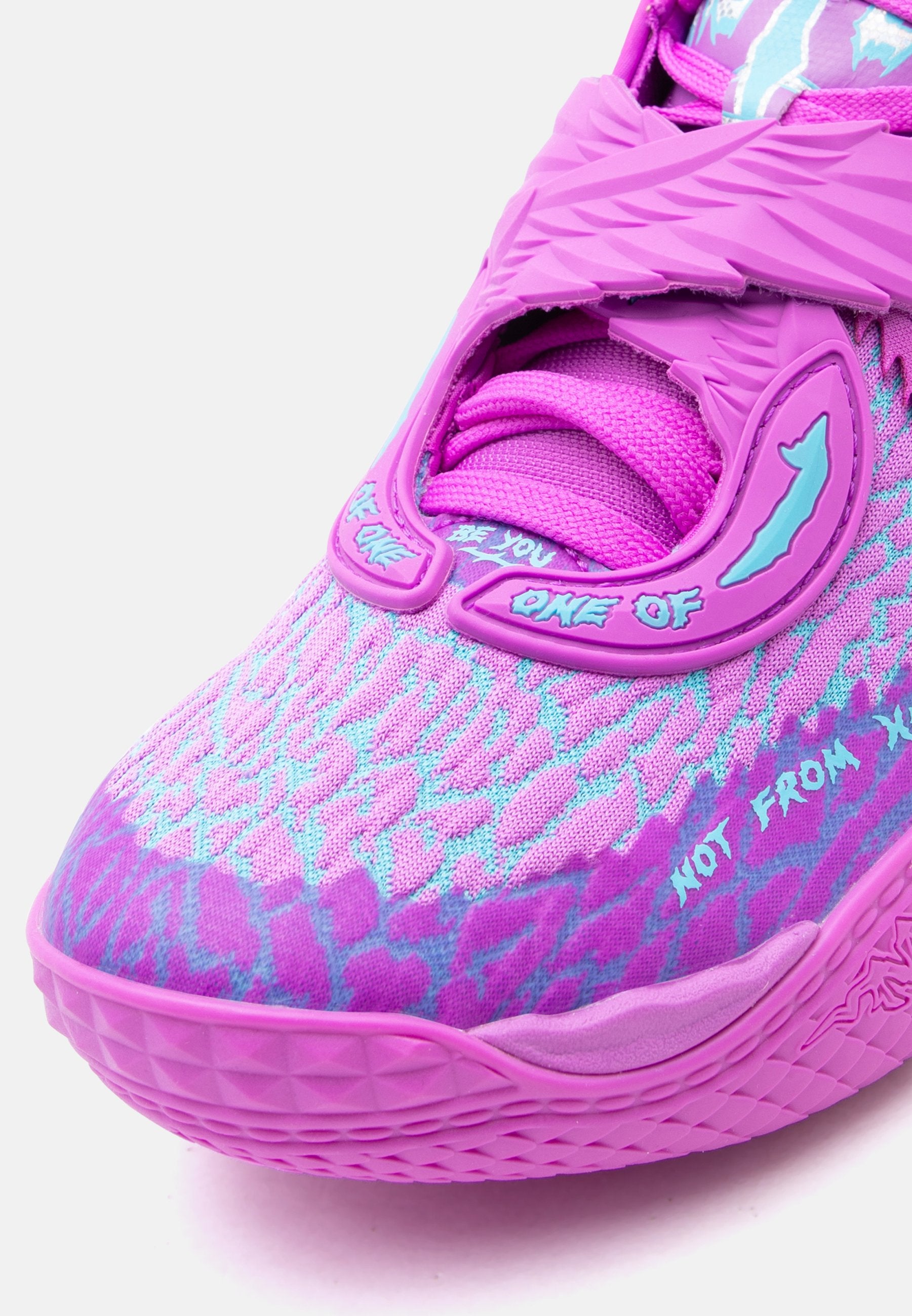 MB 05 HIVE UNISEX - Basketball shoes - bright aqua/pure magenta