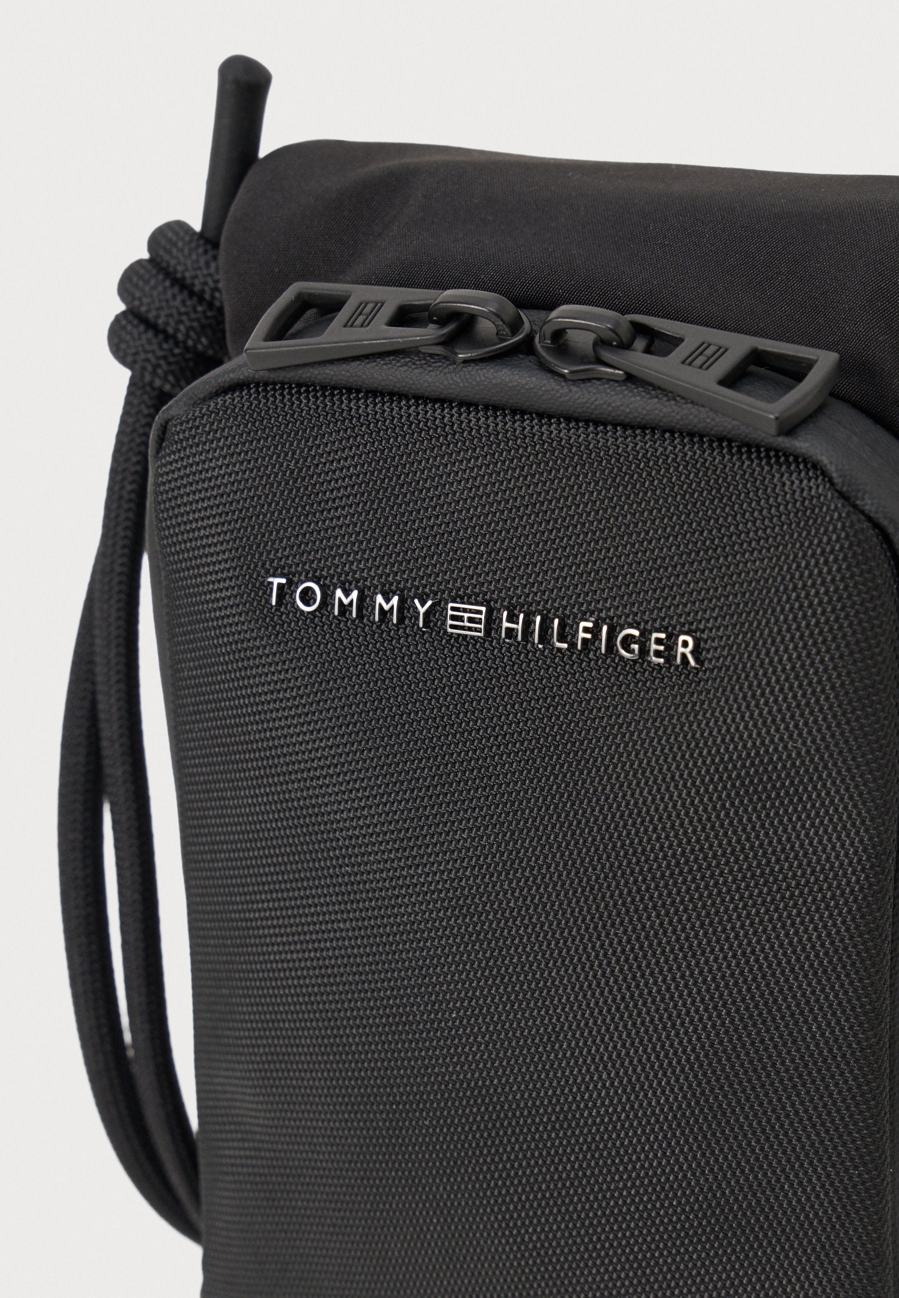 TEXTILE FLAP LOGO TRAVEL POUCH - Cross body bag - black