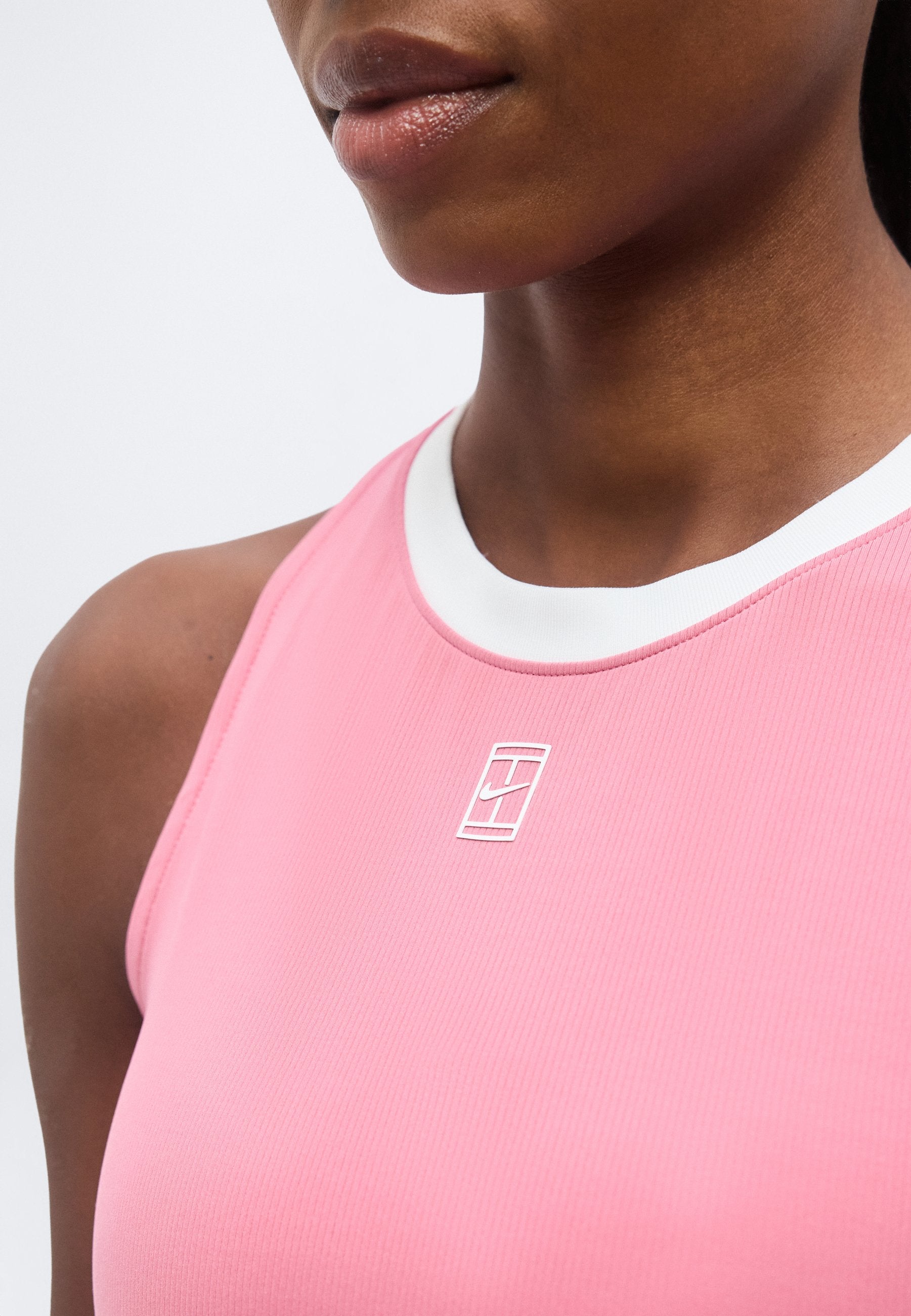 NIKECOURT ADVANTAGE TANK - Haut - peony/white