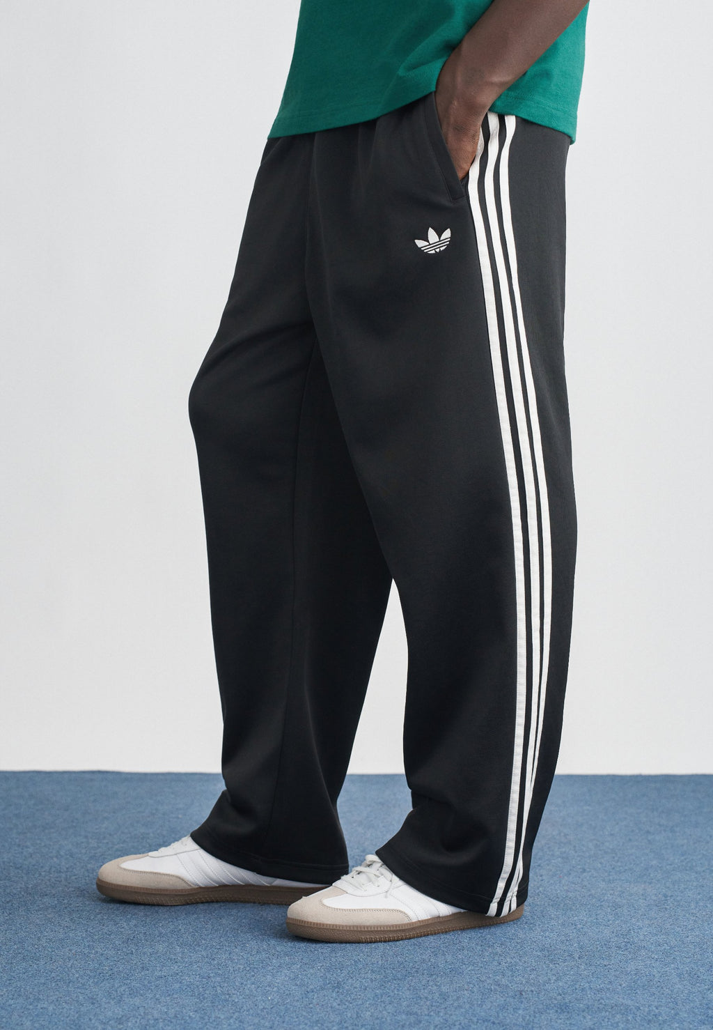 LOOSE  - Tracksuit bottoms - black/white