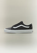 OLD SKOOL UNISEX - Skate shoes - black/true white