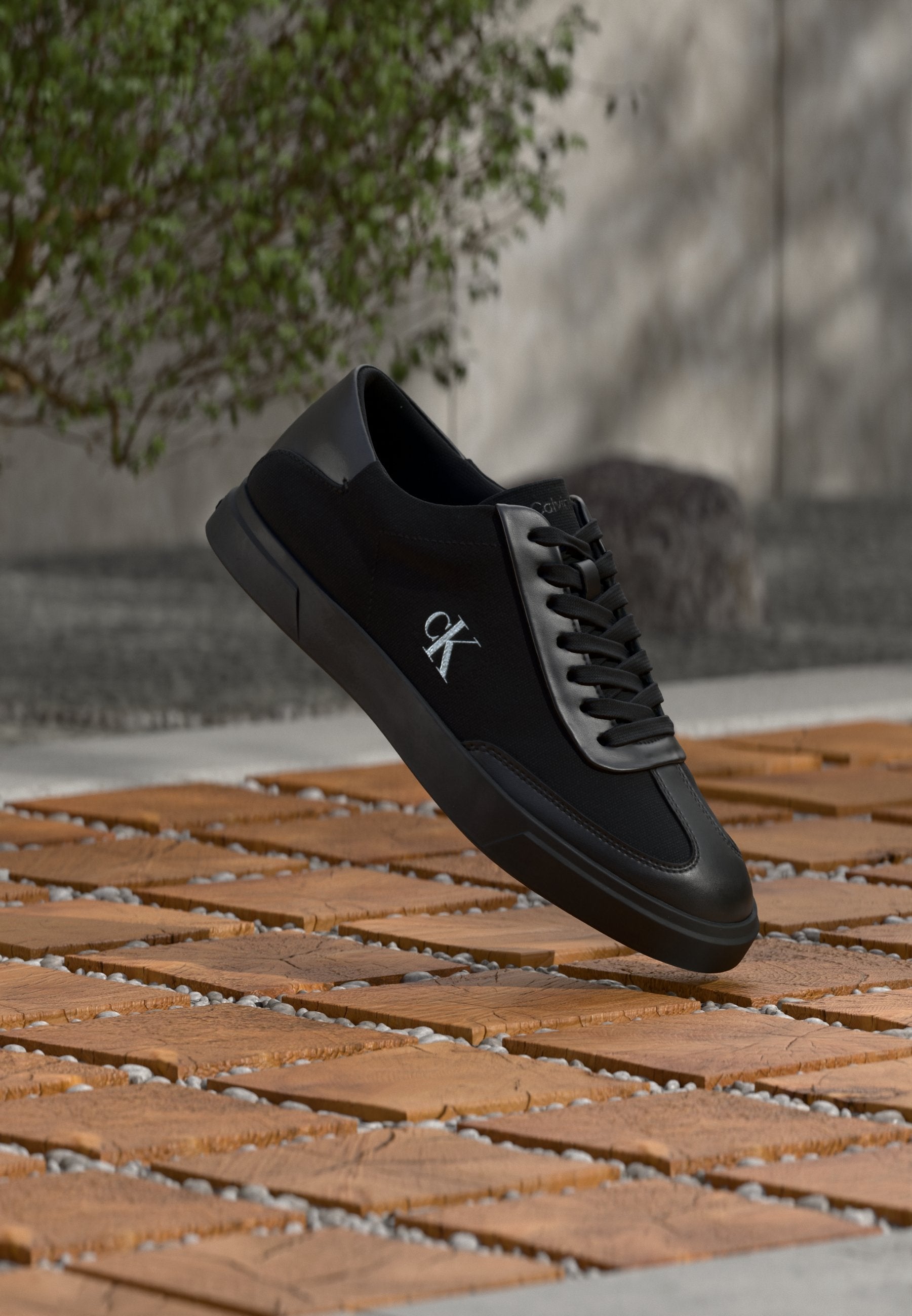 Trainers - triple black