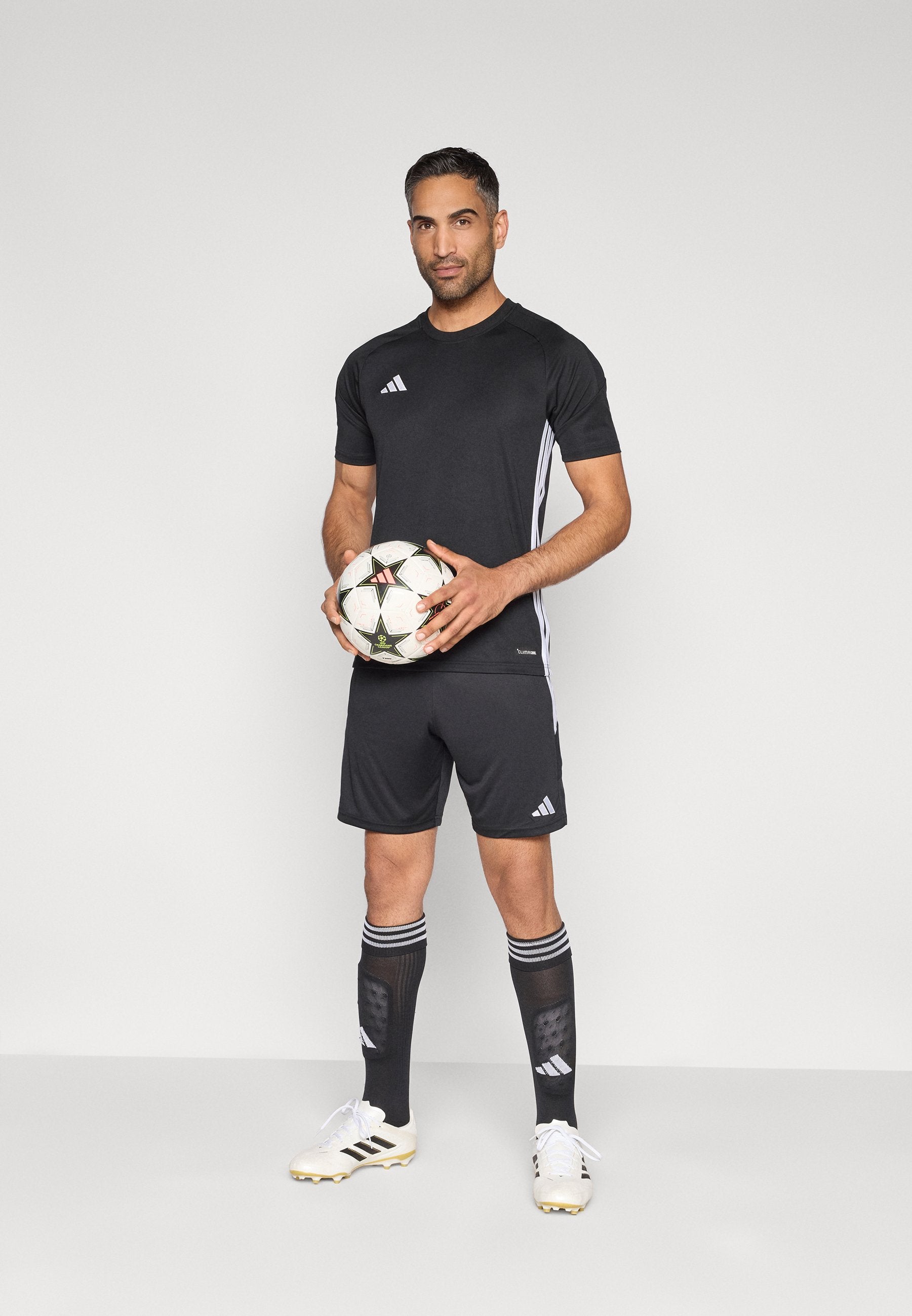 TIRO 26 ESSENTIALS SHORTS - Sports shorts - black/white