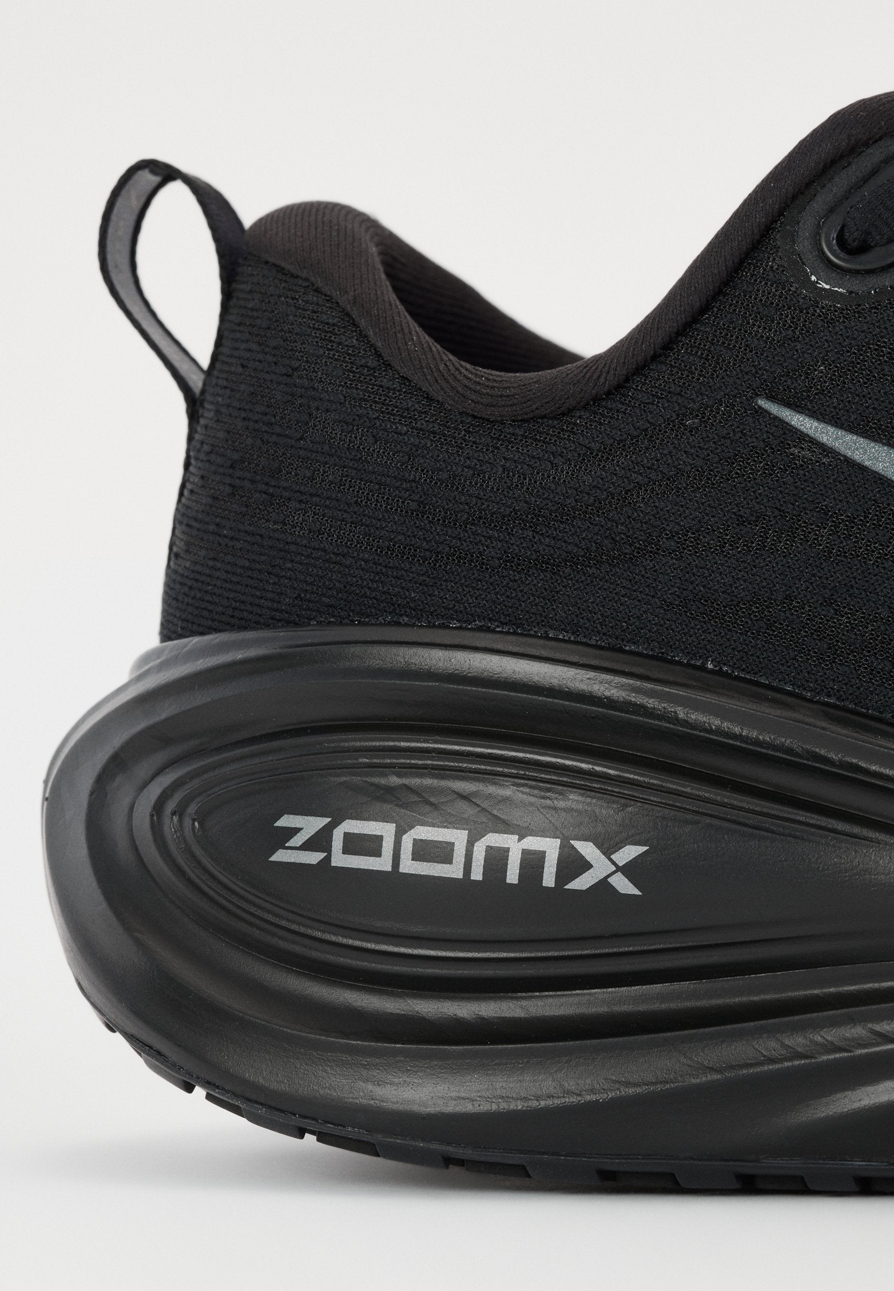 VOMERO PLUS - Road running shoes - black/dark smoke grey/metallic dark grey/cool grey
