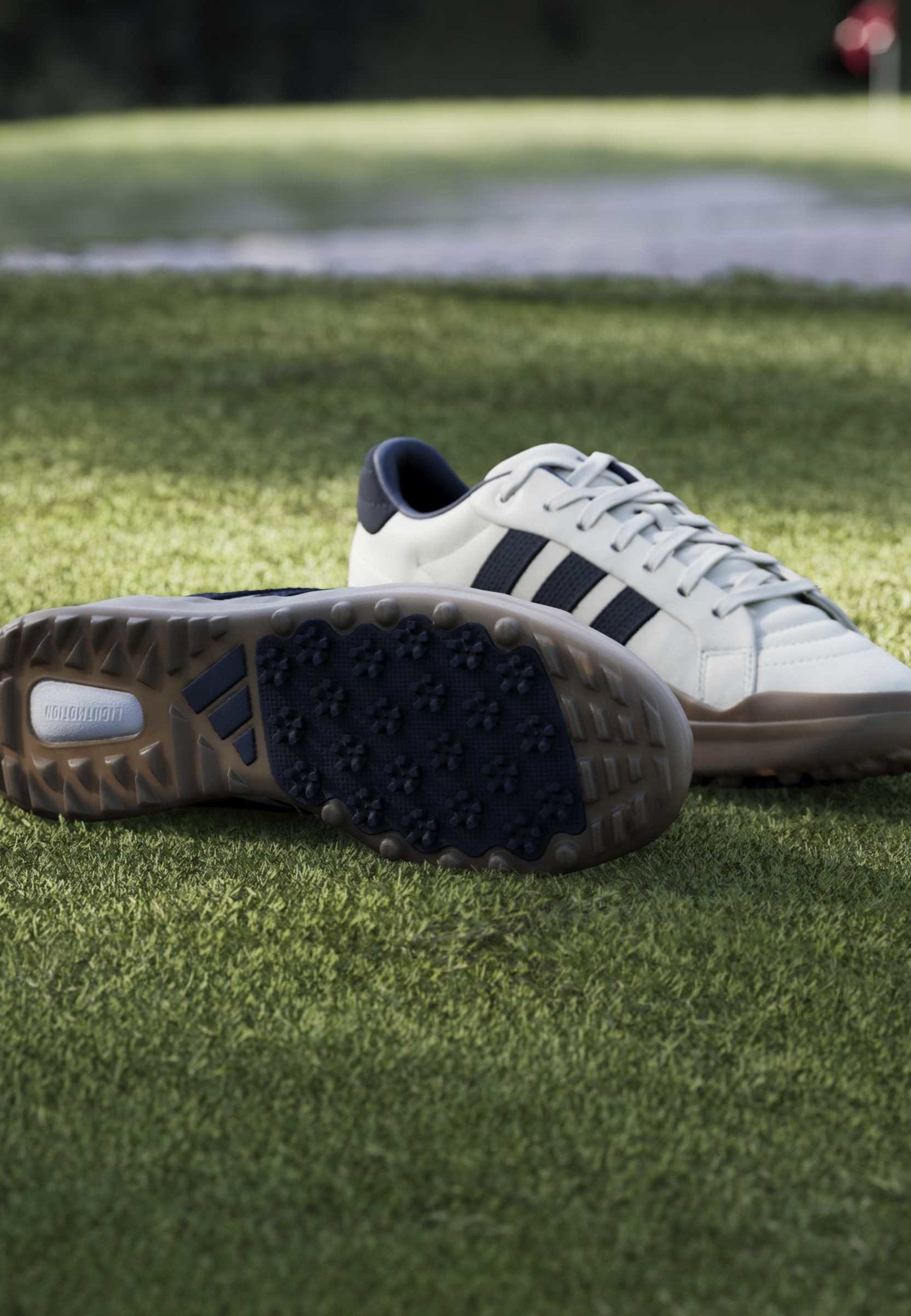 RETROCROSS GRIPMORE - Golf shoes (without spikes) - cwhite/conavy/gum