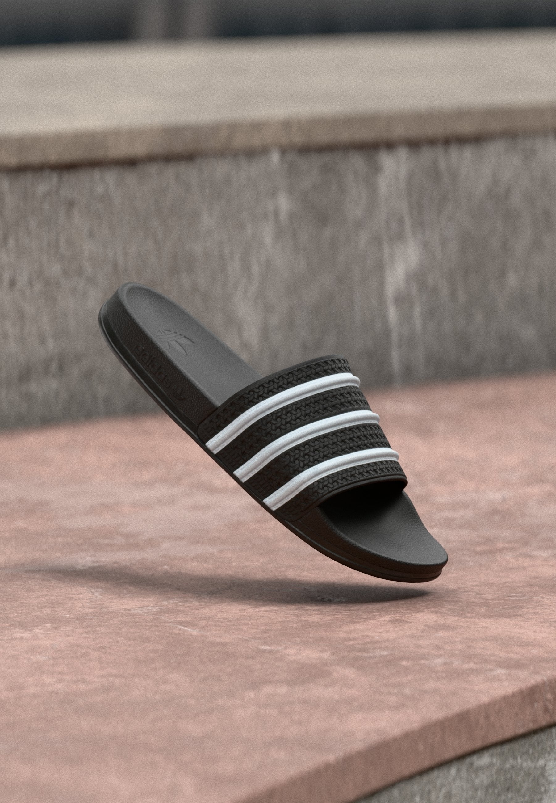 ADILETTE OG UNISEX - Mules - core black/footwear white