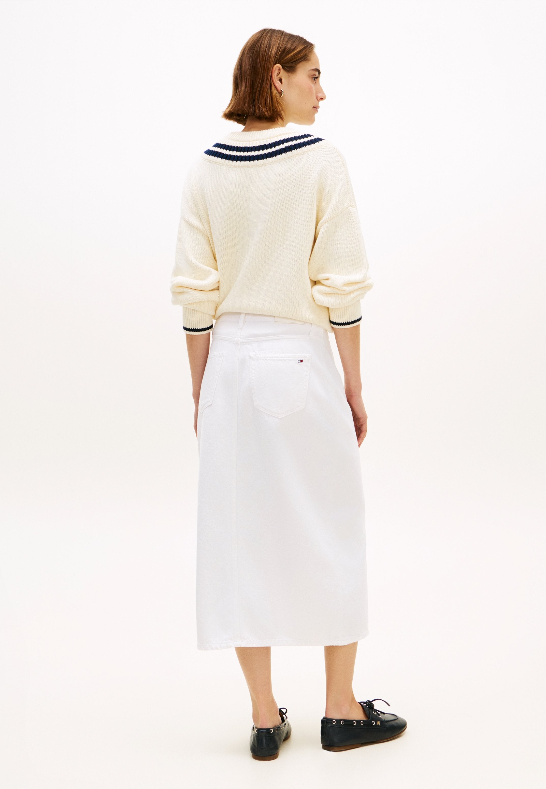 GOLD-TONE BUTTON WHITE DENIM MIDI SKIRT - Pencil skirt - optic white