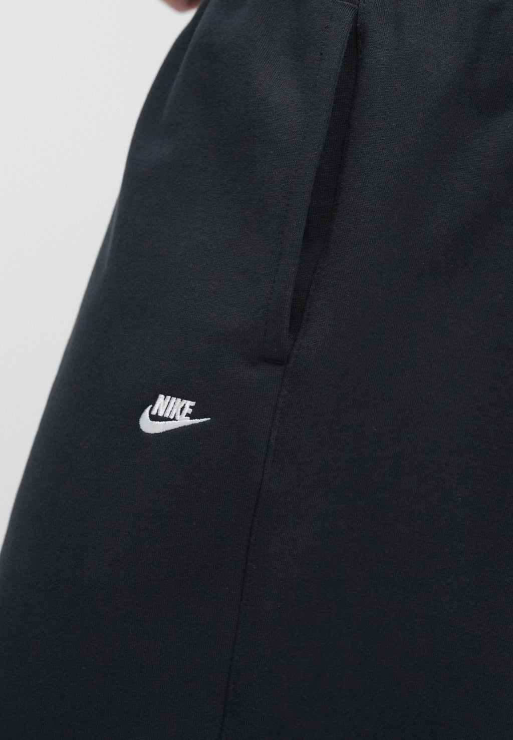 CLUB - Tracksuit bottoms - black/white