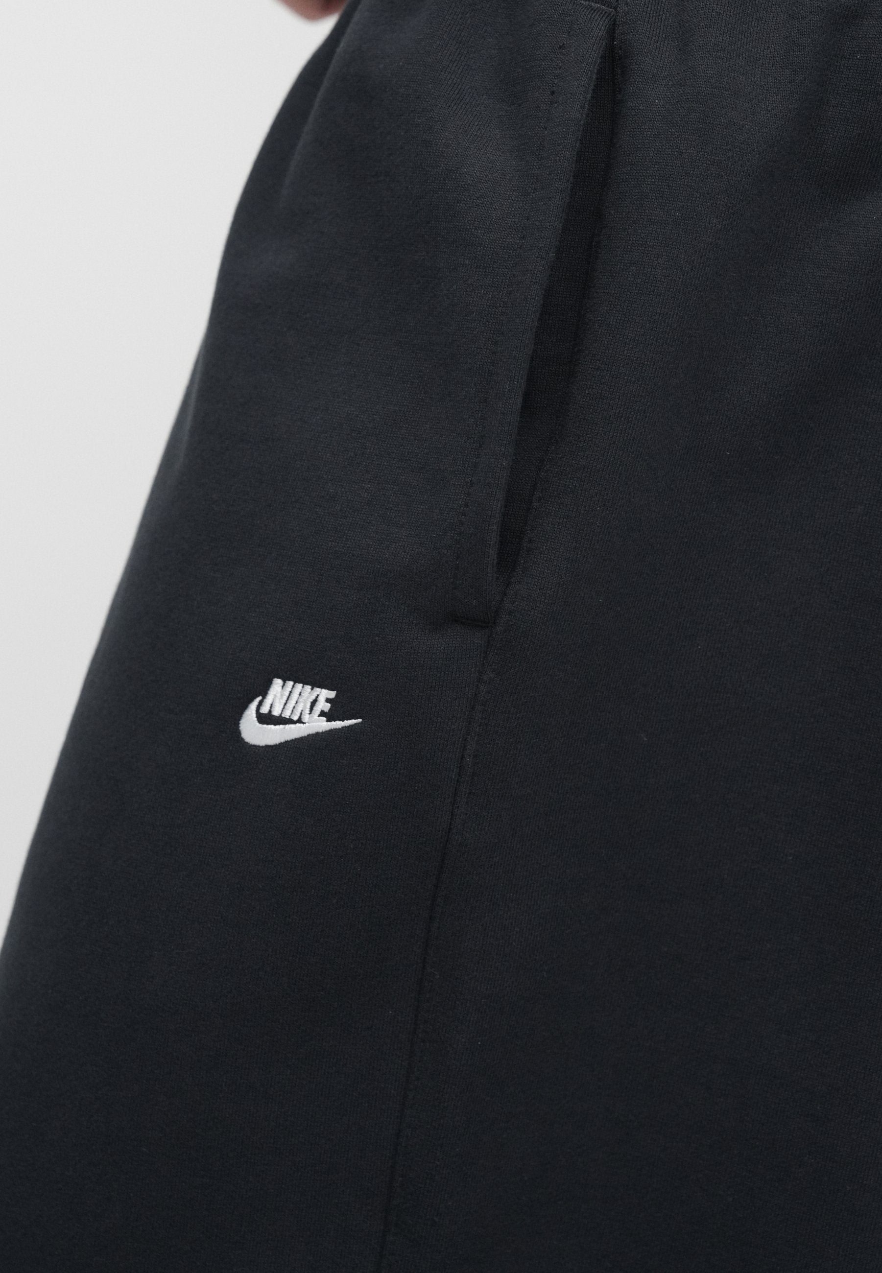 CLUB - Tracksuit bottoms - black/white