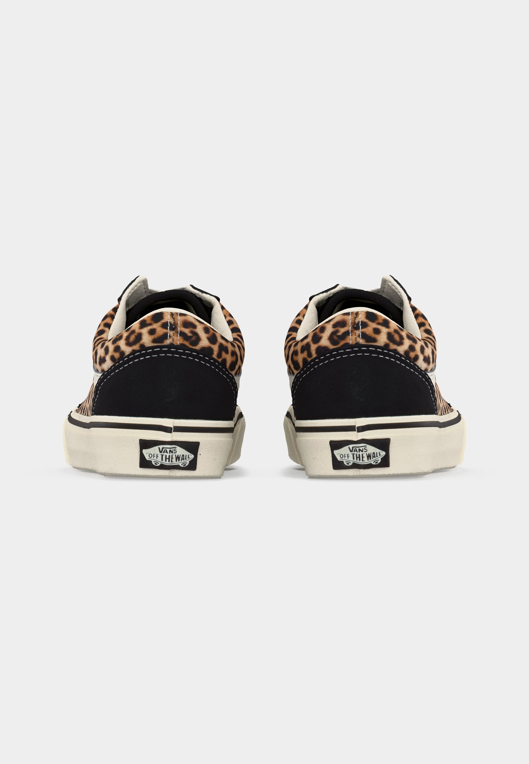OLD SKOOL - Skate shoes - black