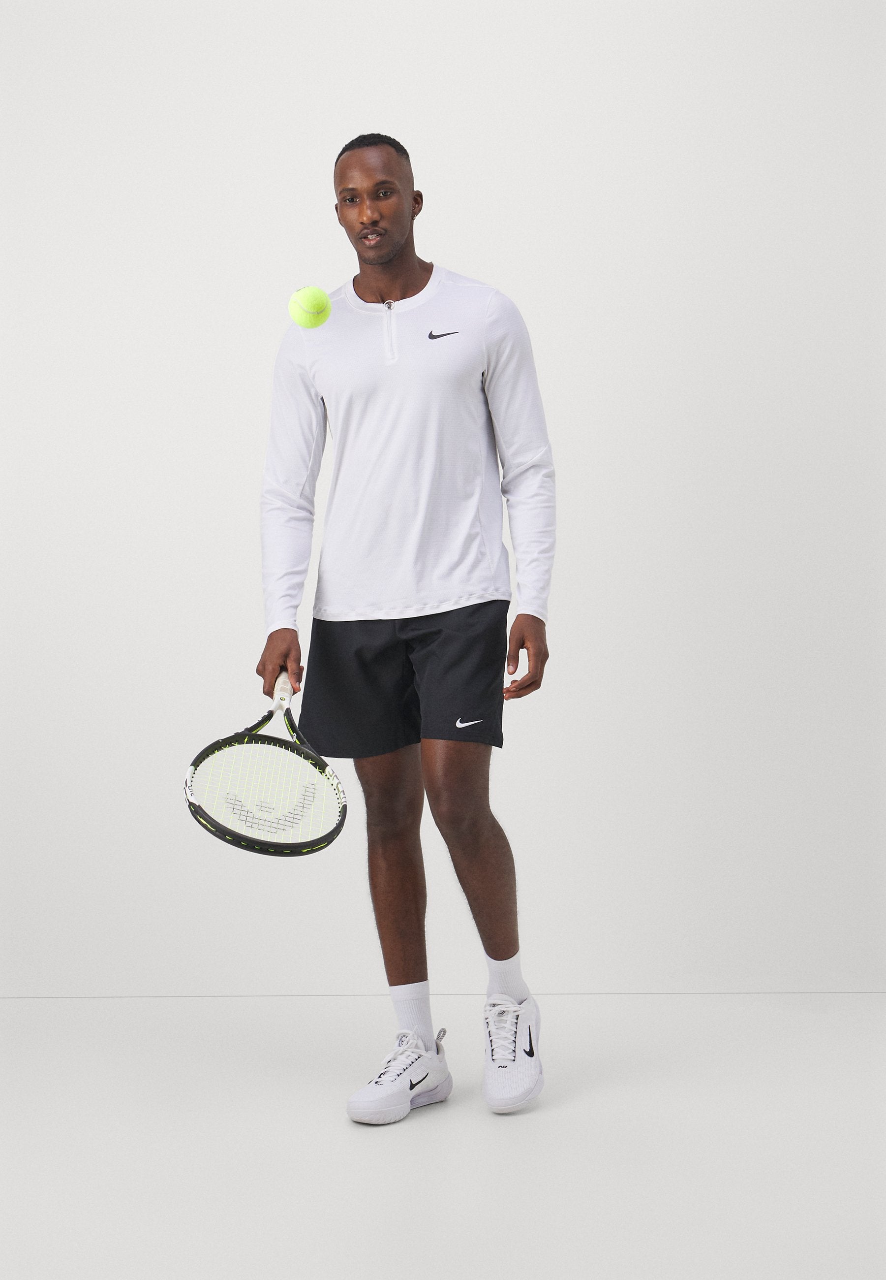 COURT VICTORY - Sports shorts - black/white