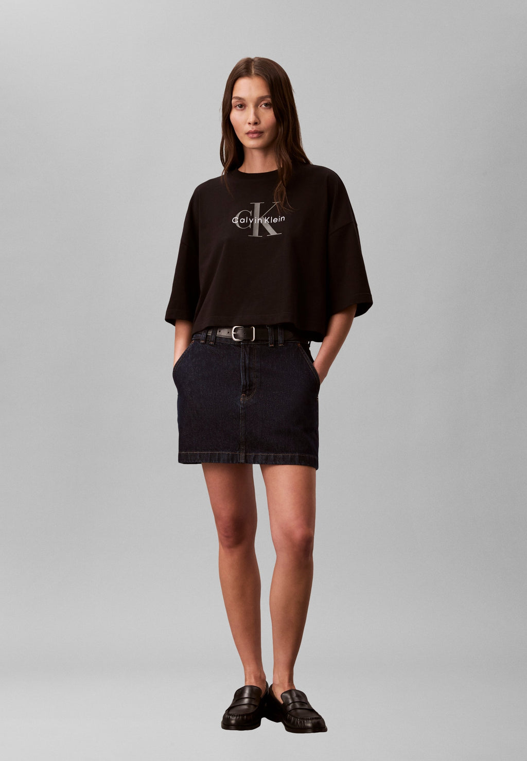 TEE-SHIRT CROP COUPE LARGE MONOLOGO - T-shirt imprimé - black