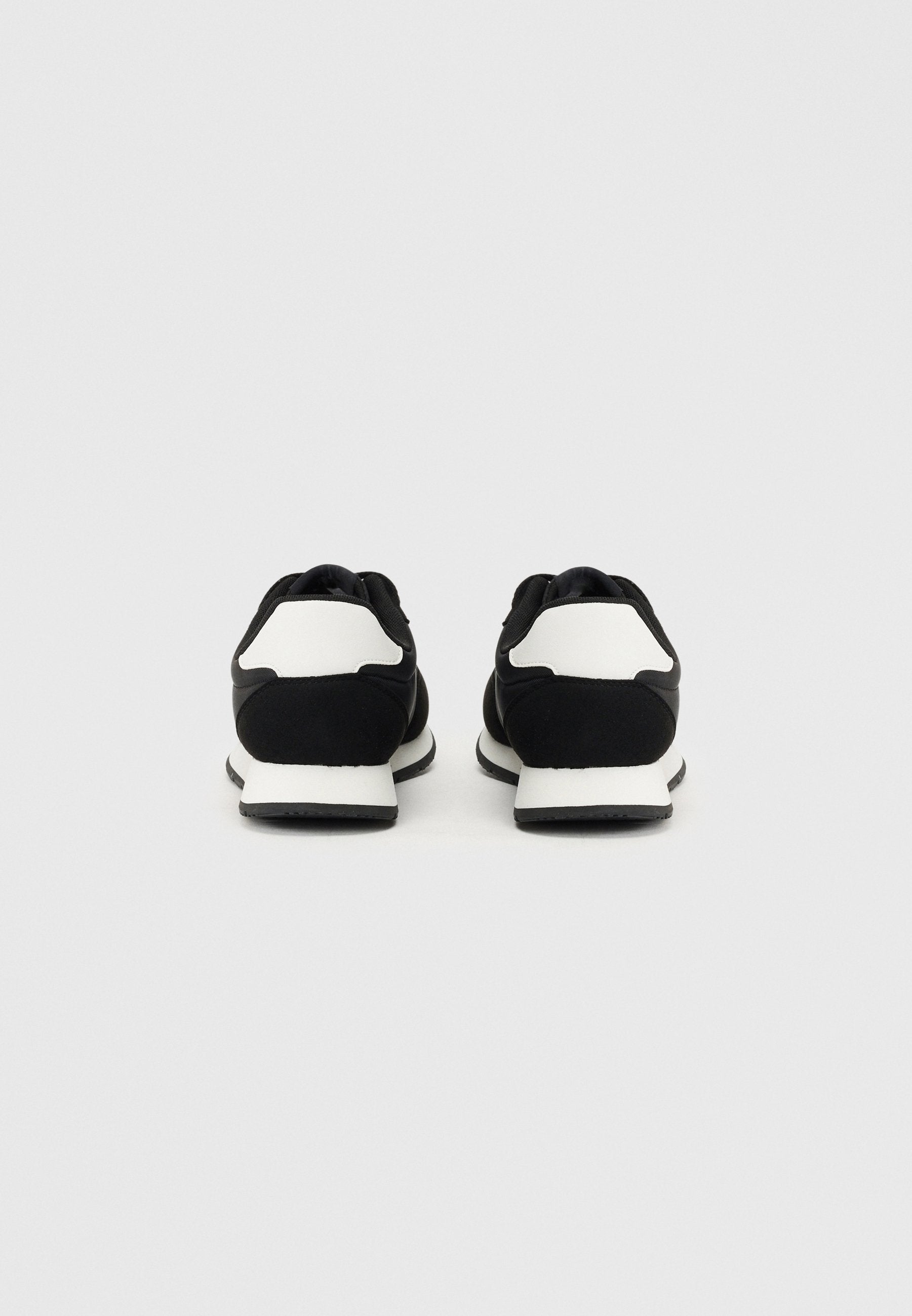 أحذية رياضية TJM CLASSIC RUNNER - سوداء