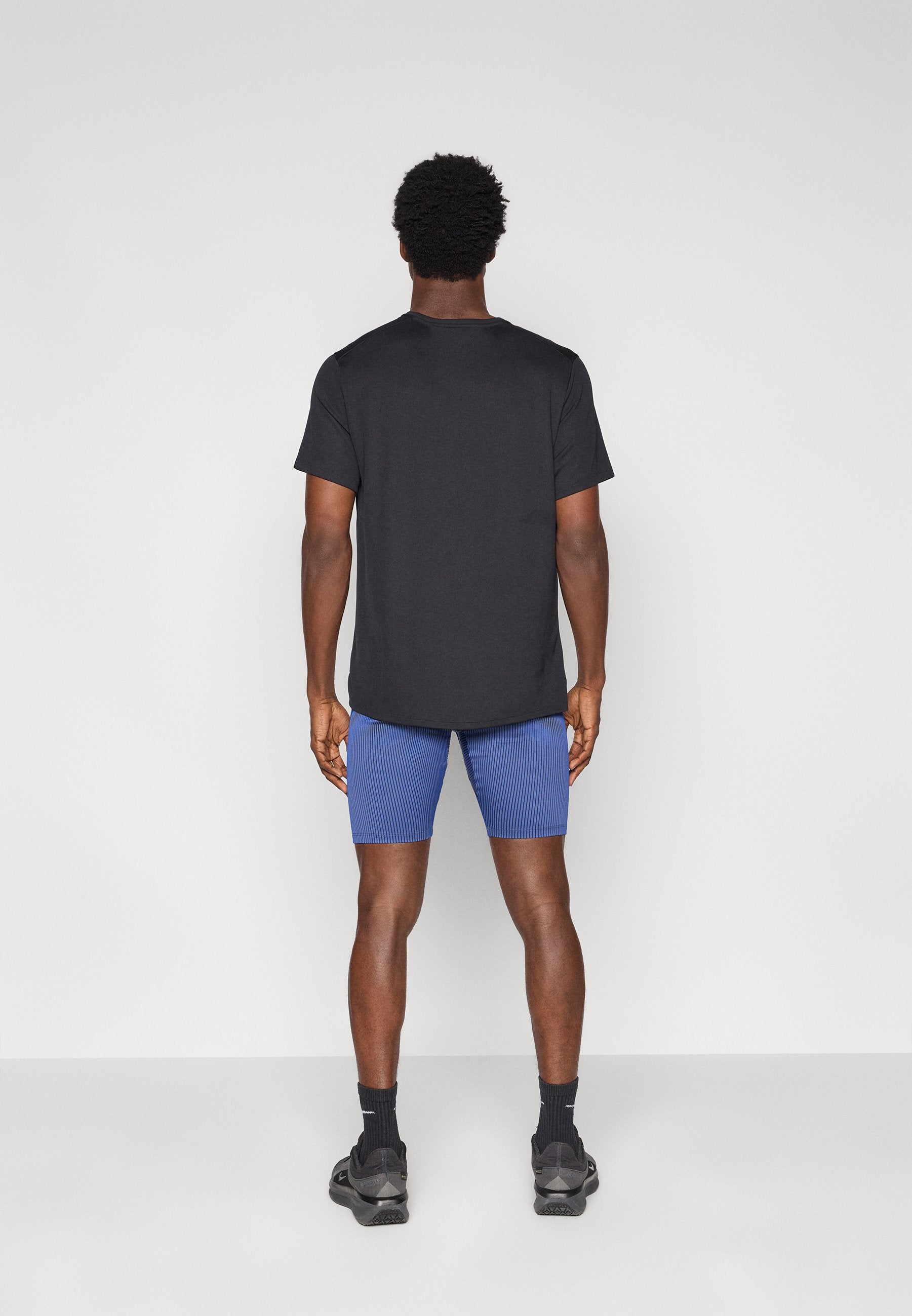 Kısa koşu taytı - game royal/diffused blue/obsidian/black