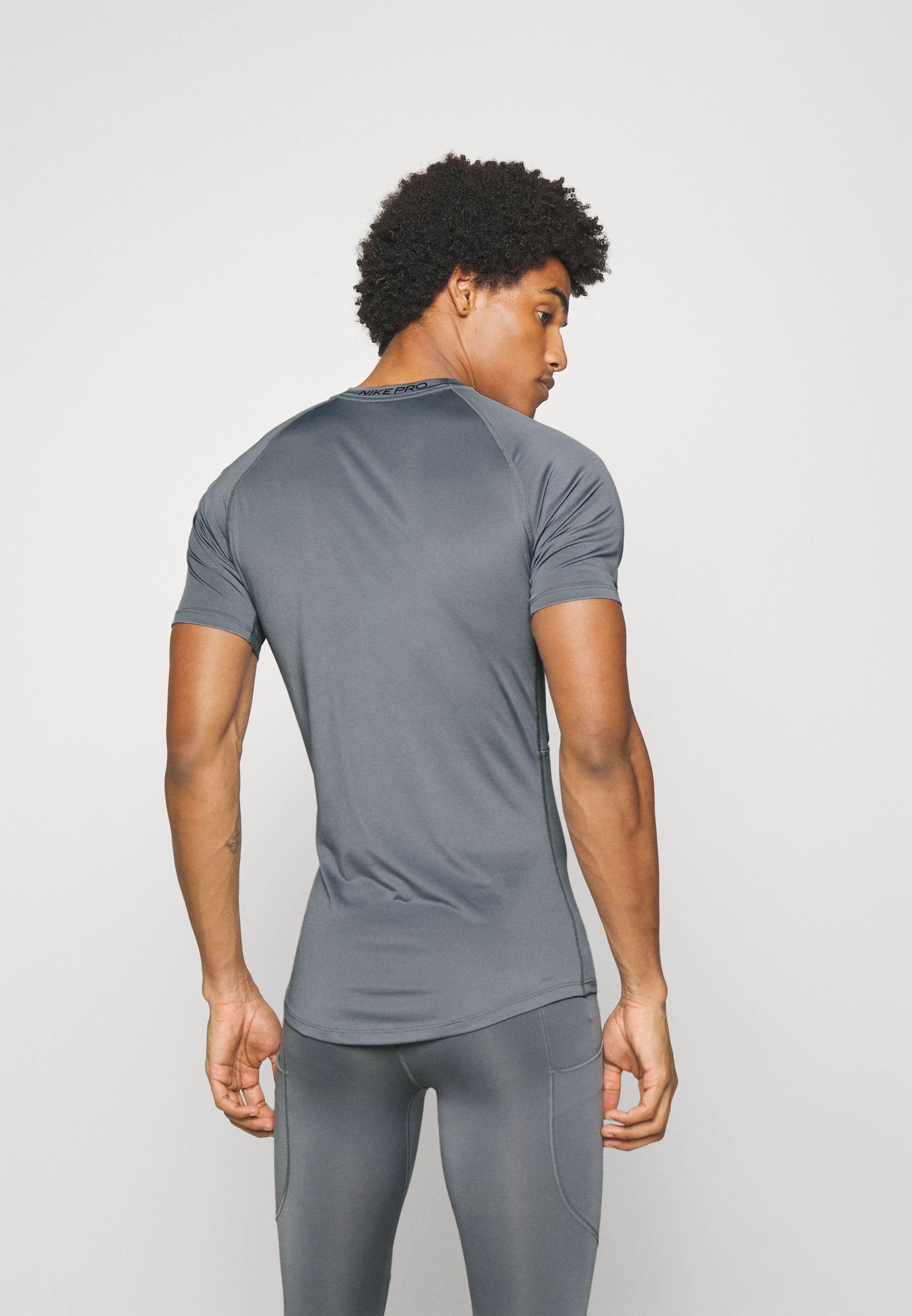 Sports T-shirt - smoke grey/black