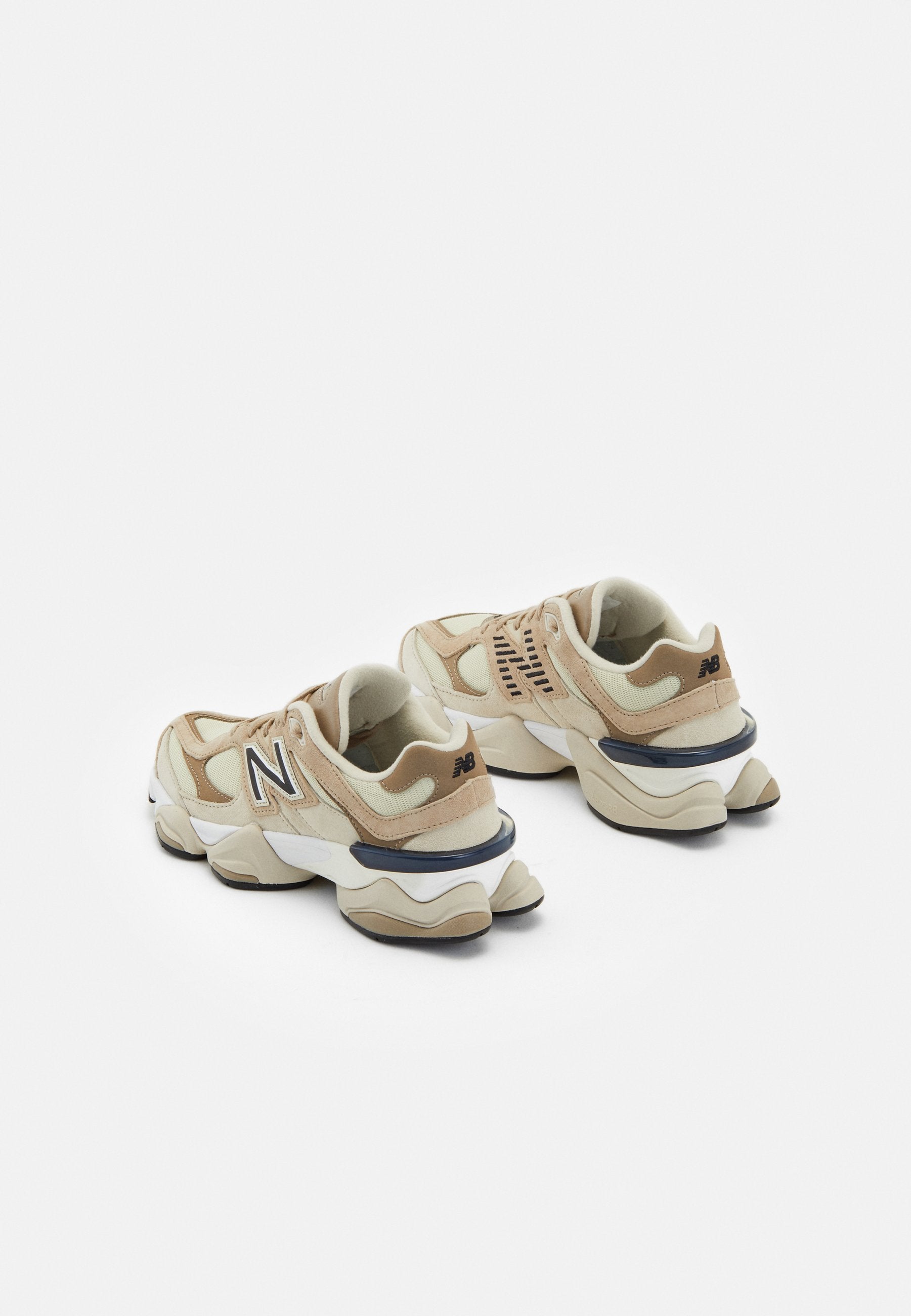 U9060 UNISEX - Trainers - brown