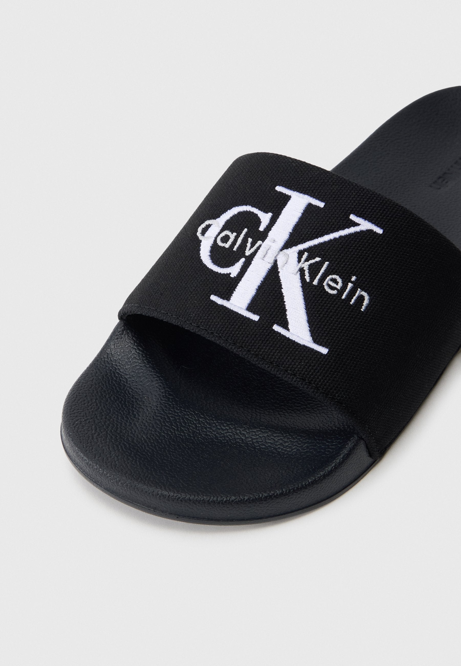 Mules - triple black