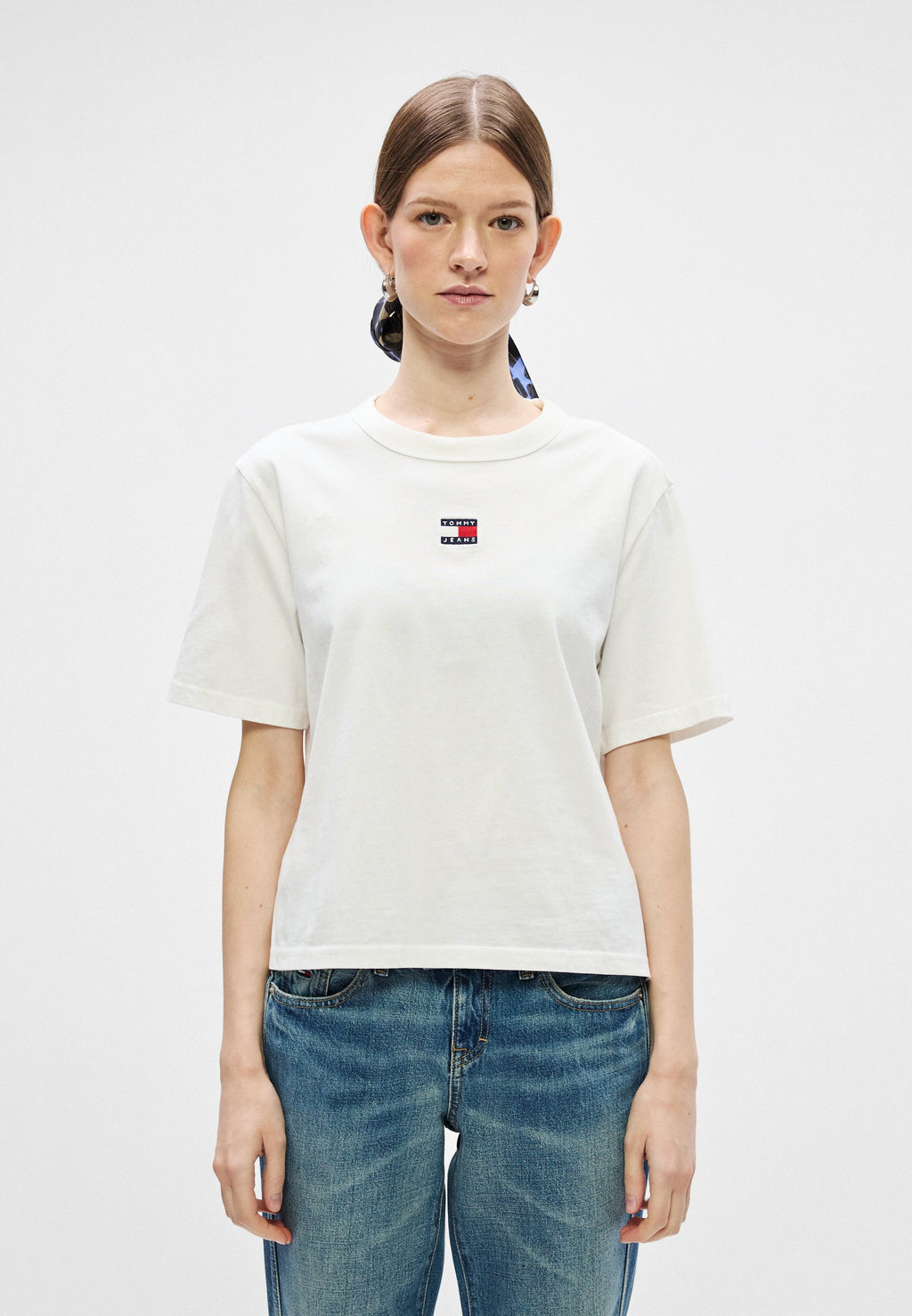 TOMMY BADGE BOXY CREW NECK T-SHIRT - Basic T-shirt - ecru
