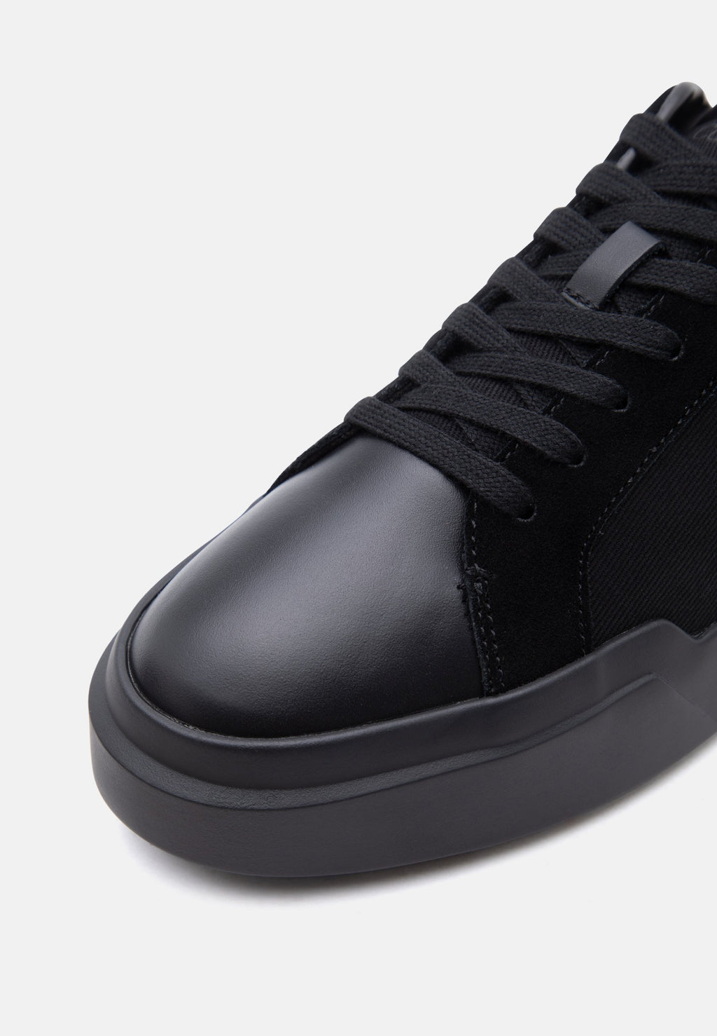 Trainers - triple black