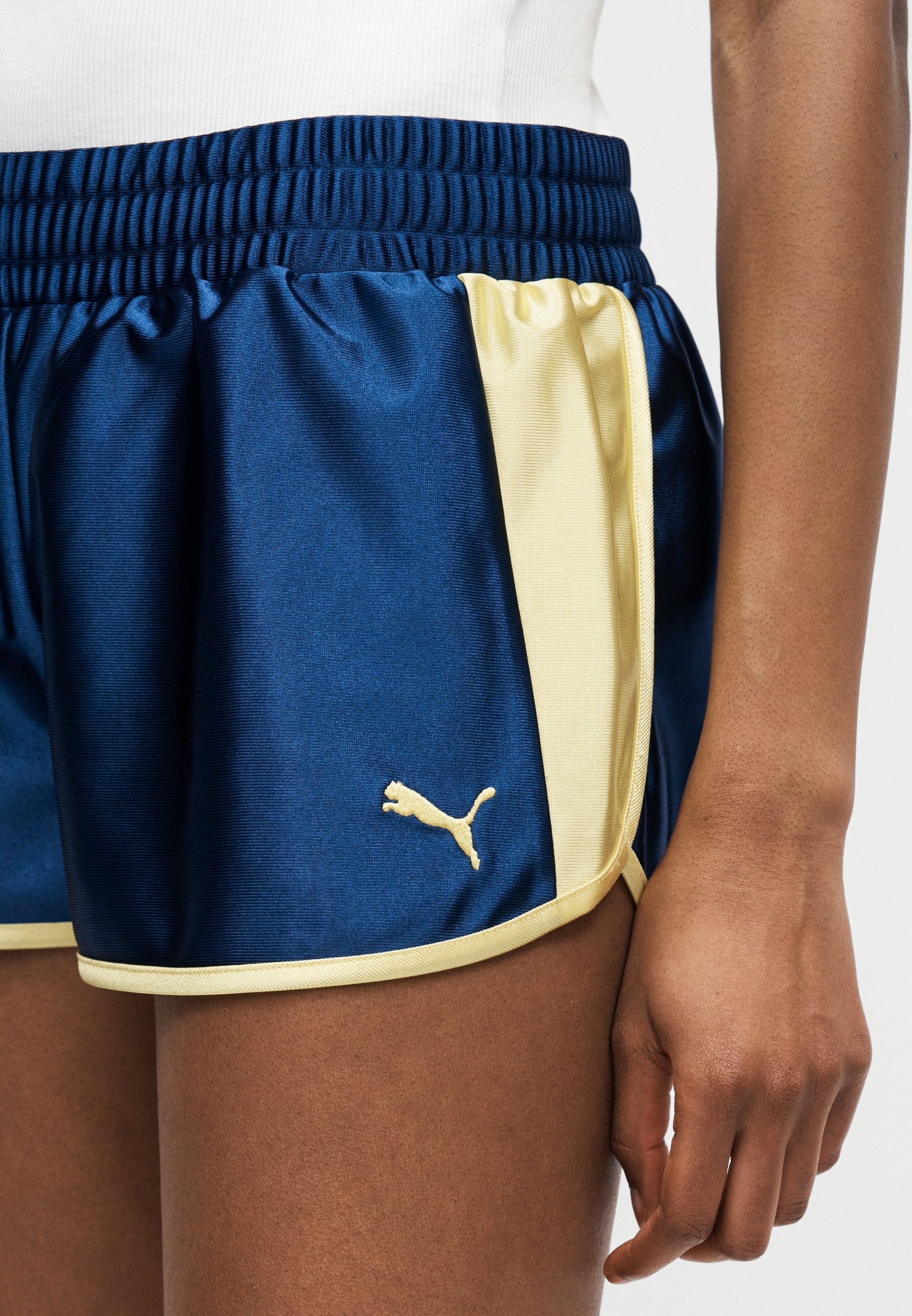 FUTURE ARCHIVE - Shorts - blue jewel