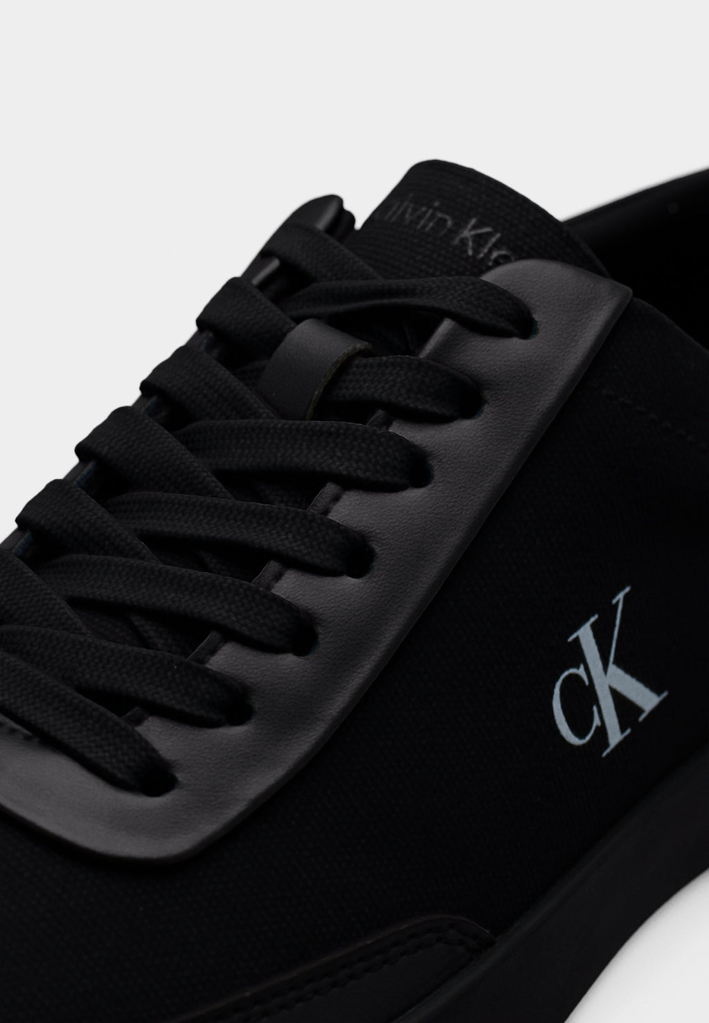 Trainers - triple black