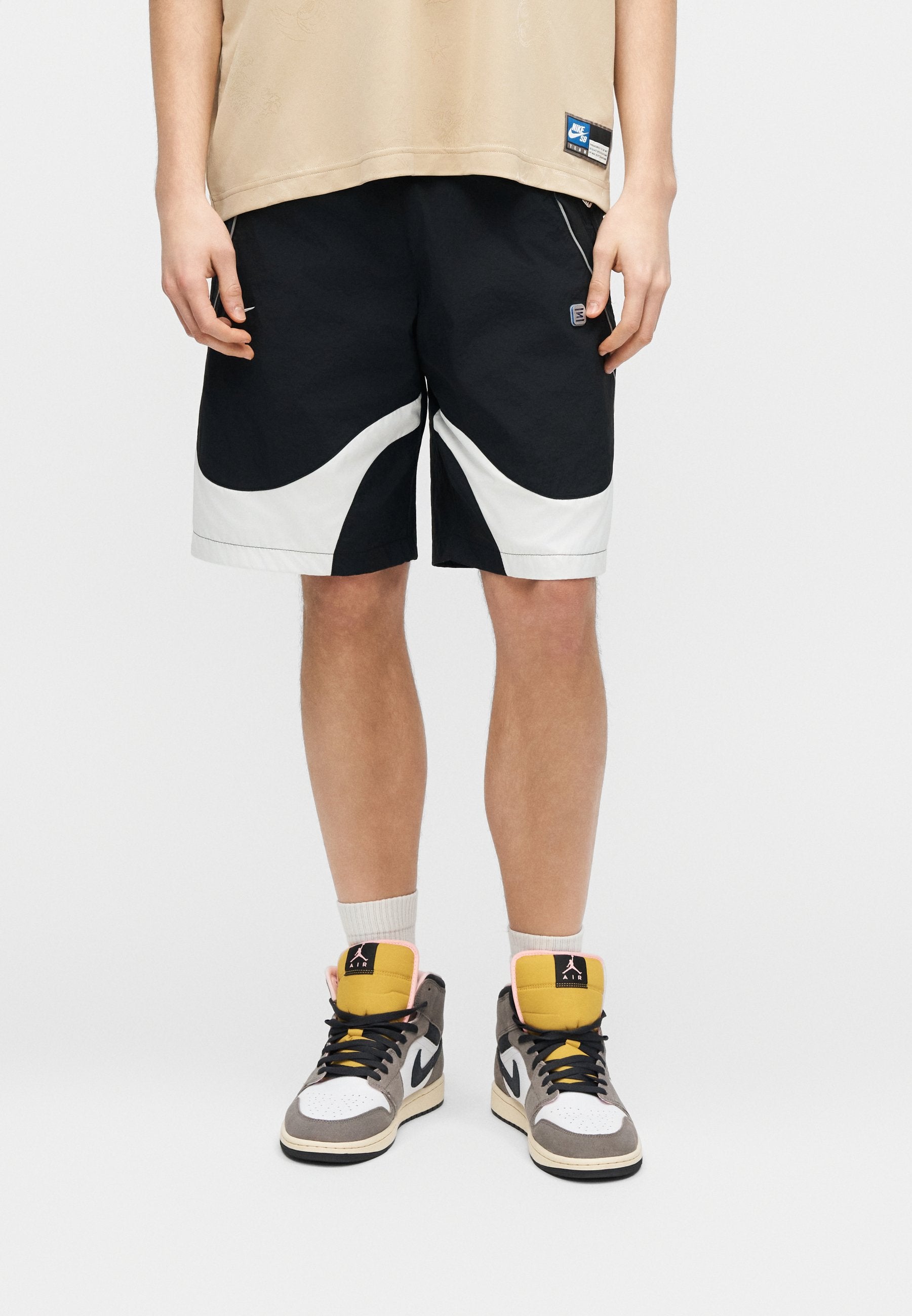 SHOX - Shorts - black/white