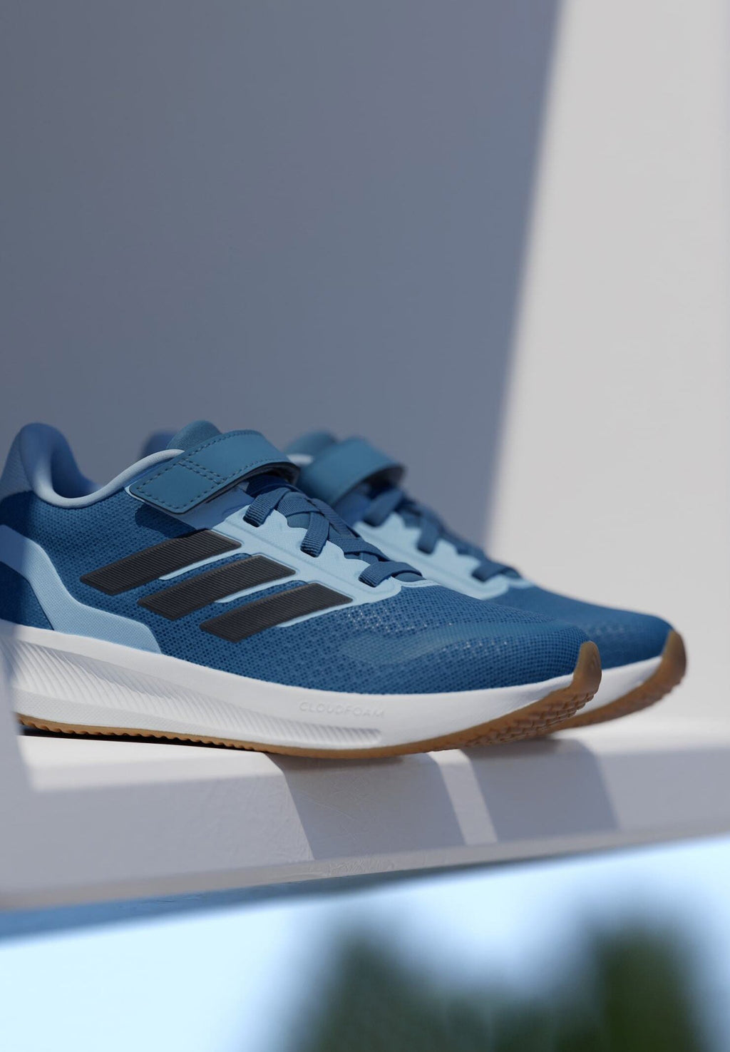 RUNFALCON 5 UNISEX - Road running shoes - dusky ink legend ink glow blue