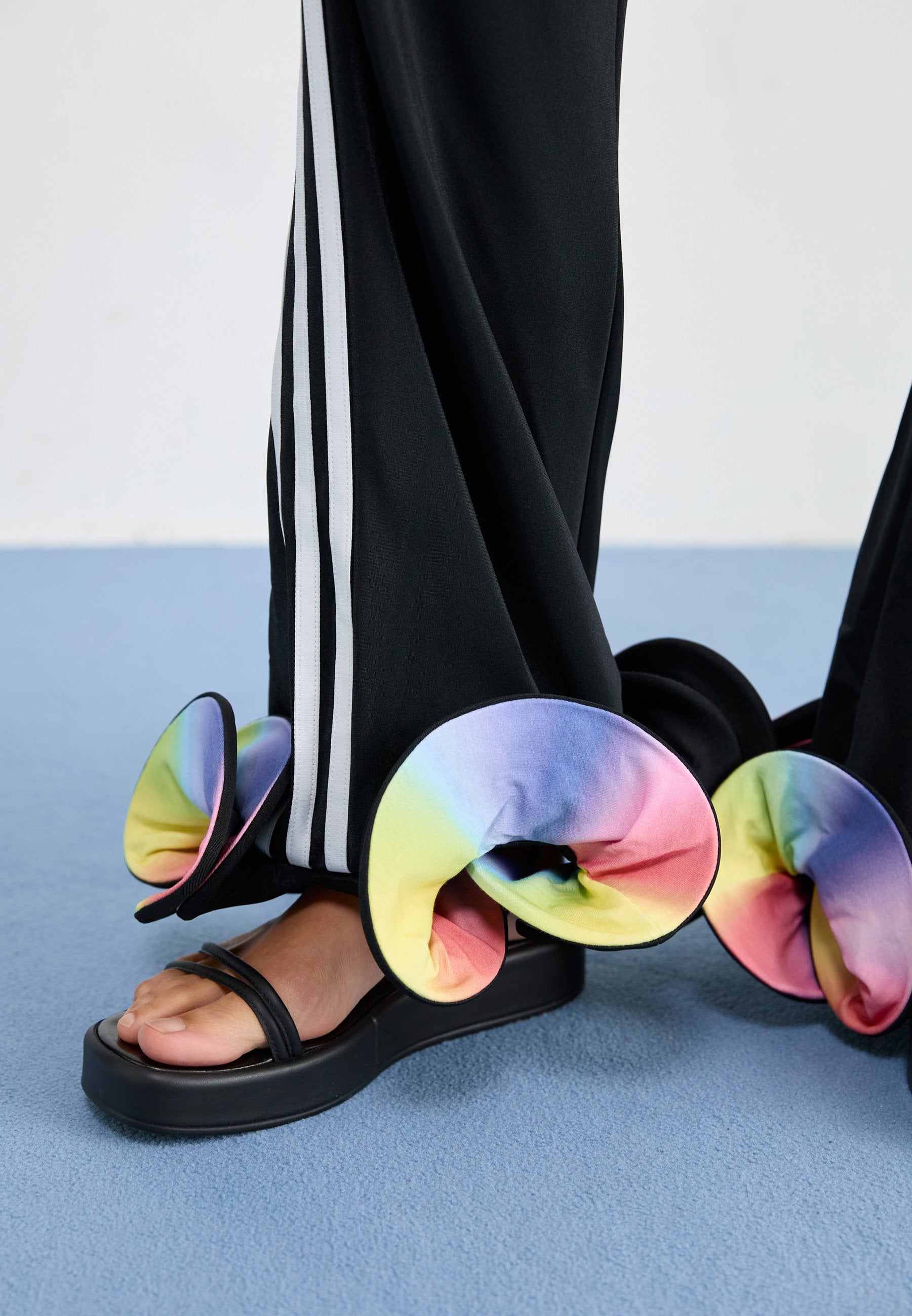 سروال رياضي X JEREMY SCOTT PRIDE RUFFLE - أسود