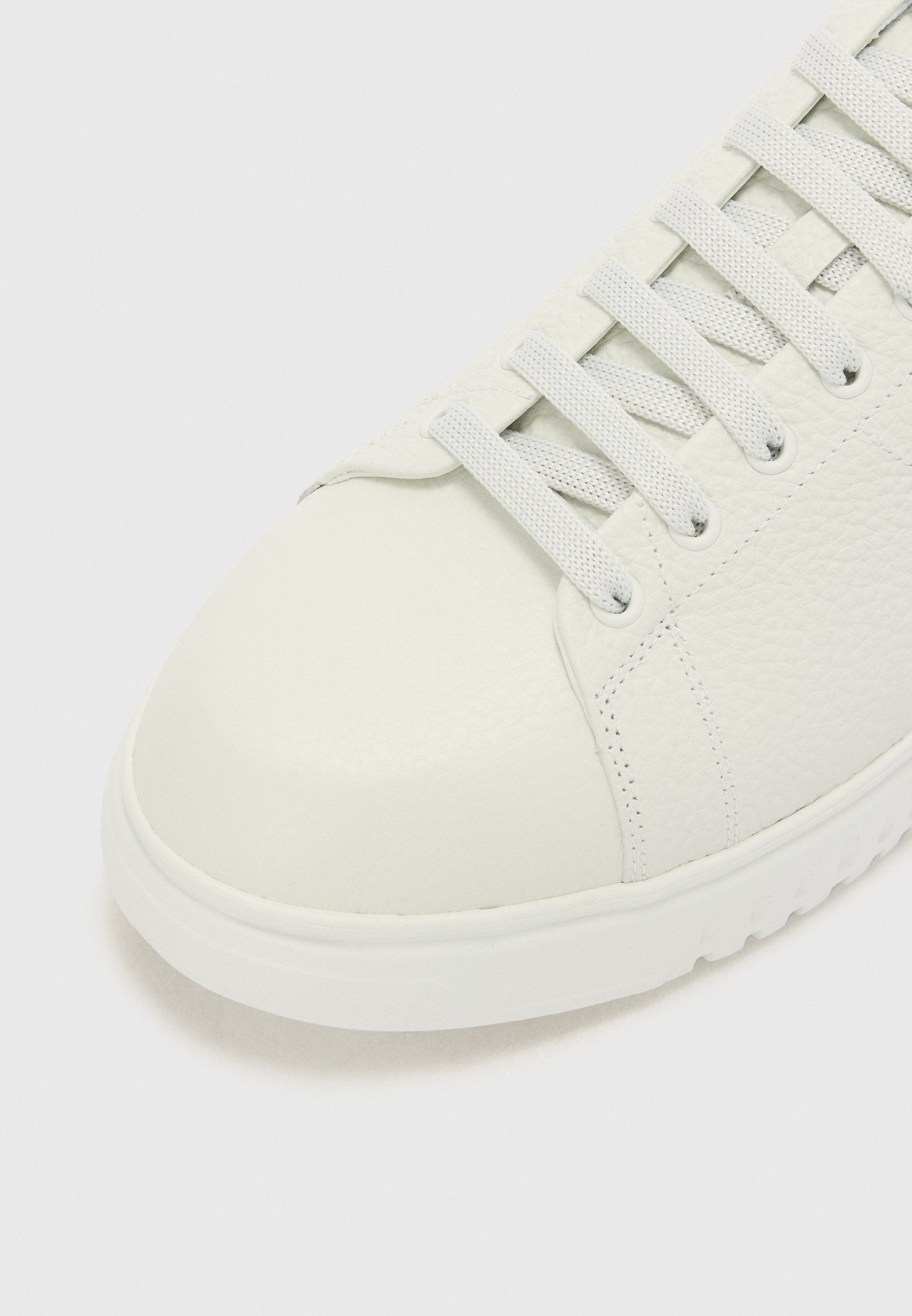 Trainers - white