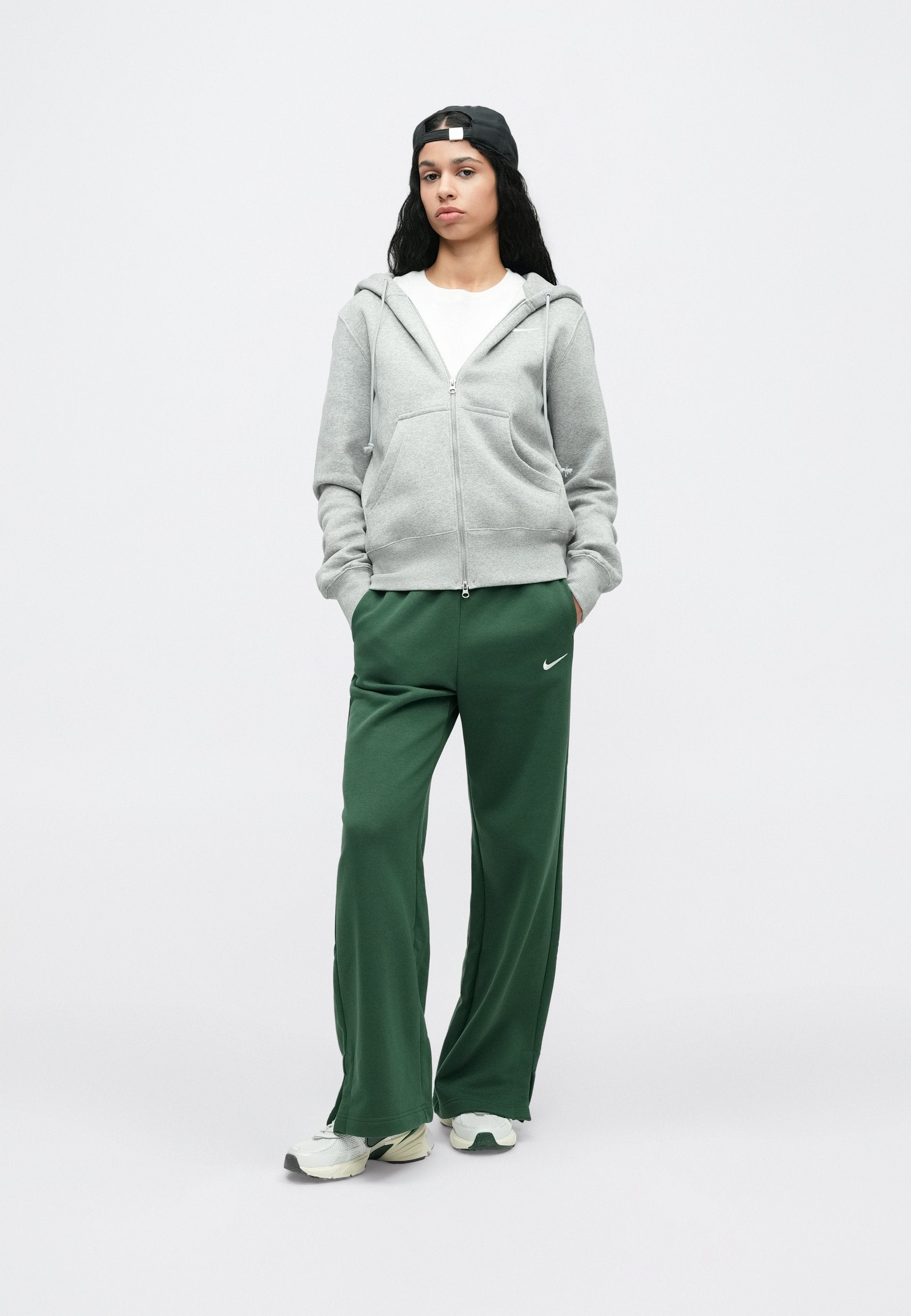 W NSW PHNX FLC HR PANT WIDE 2 - Tracksuit bottoms - fir/sail