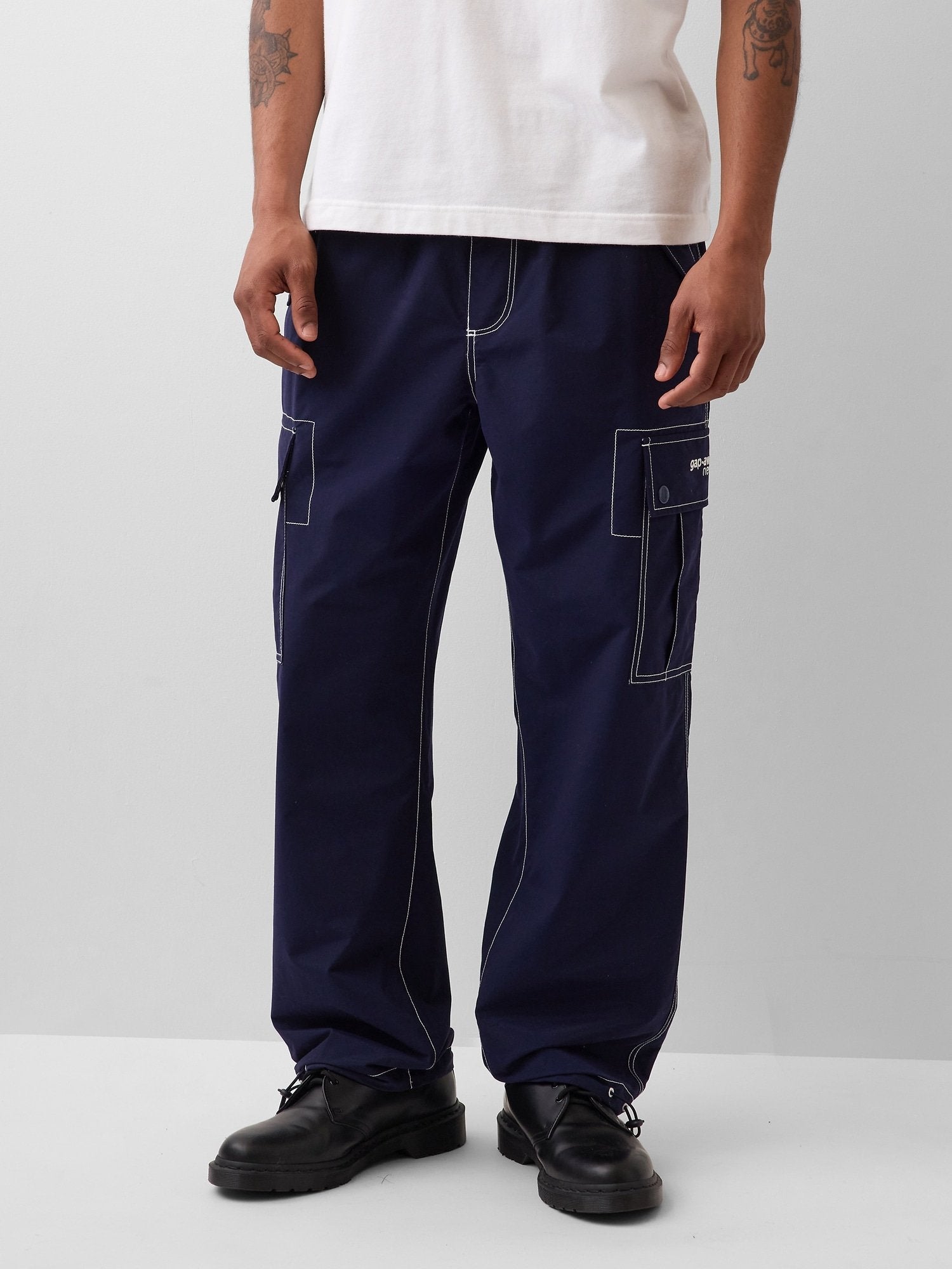 GAP AWAKE NY CARGO BAGGY JOGGERS - Cargo trousers - navy uniform
