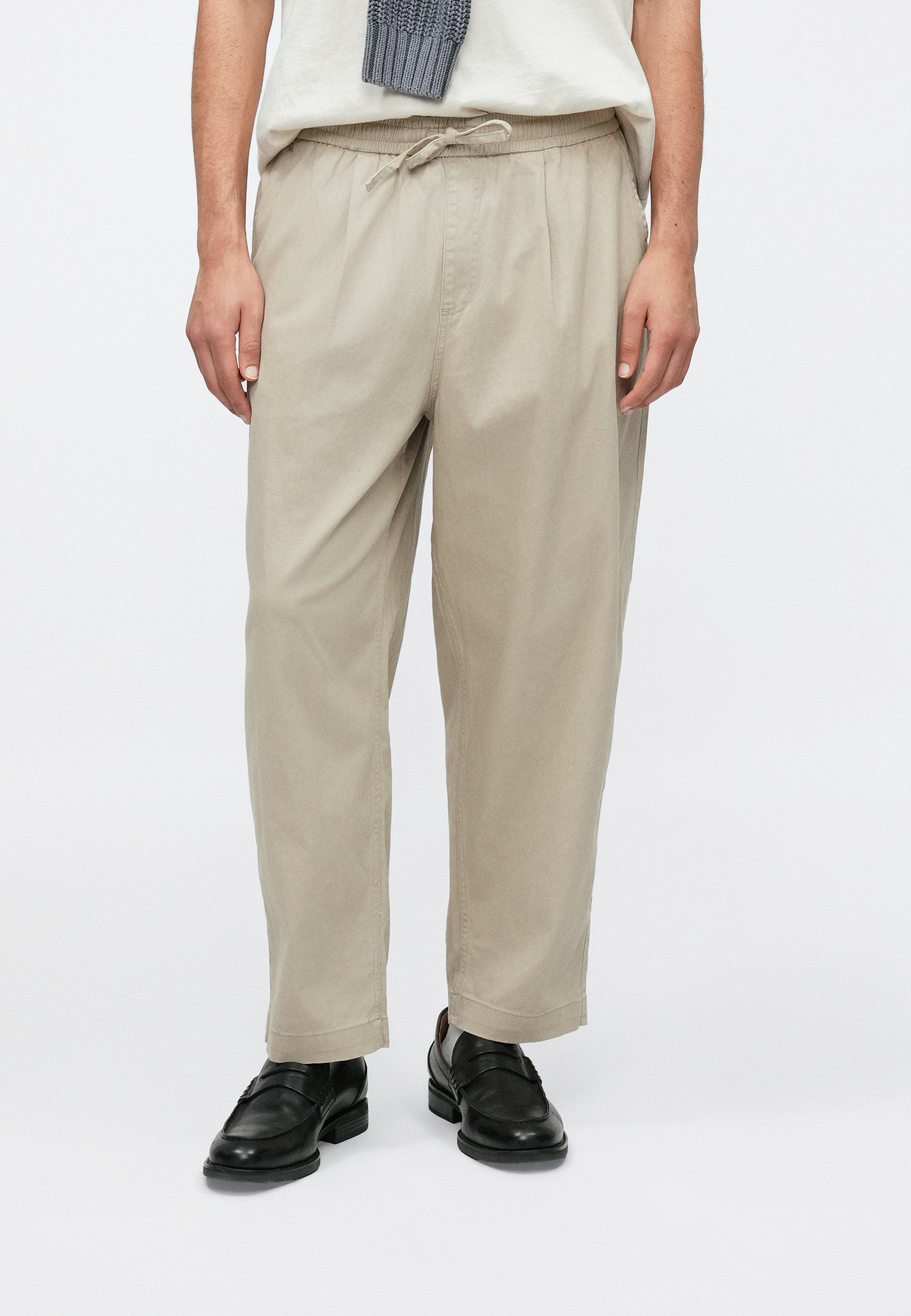 Joggers Barrel Fit - Trousers - beige