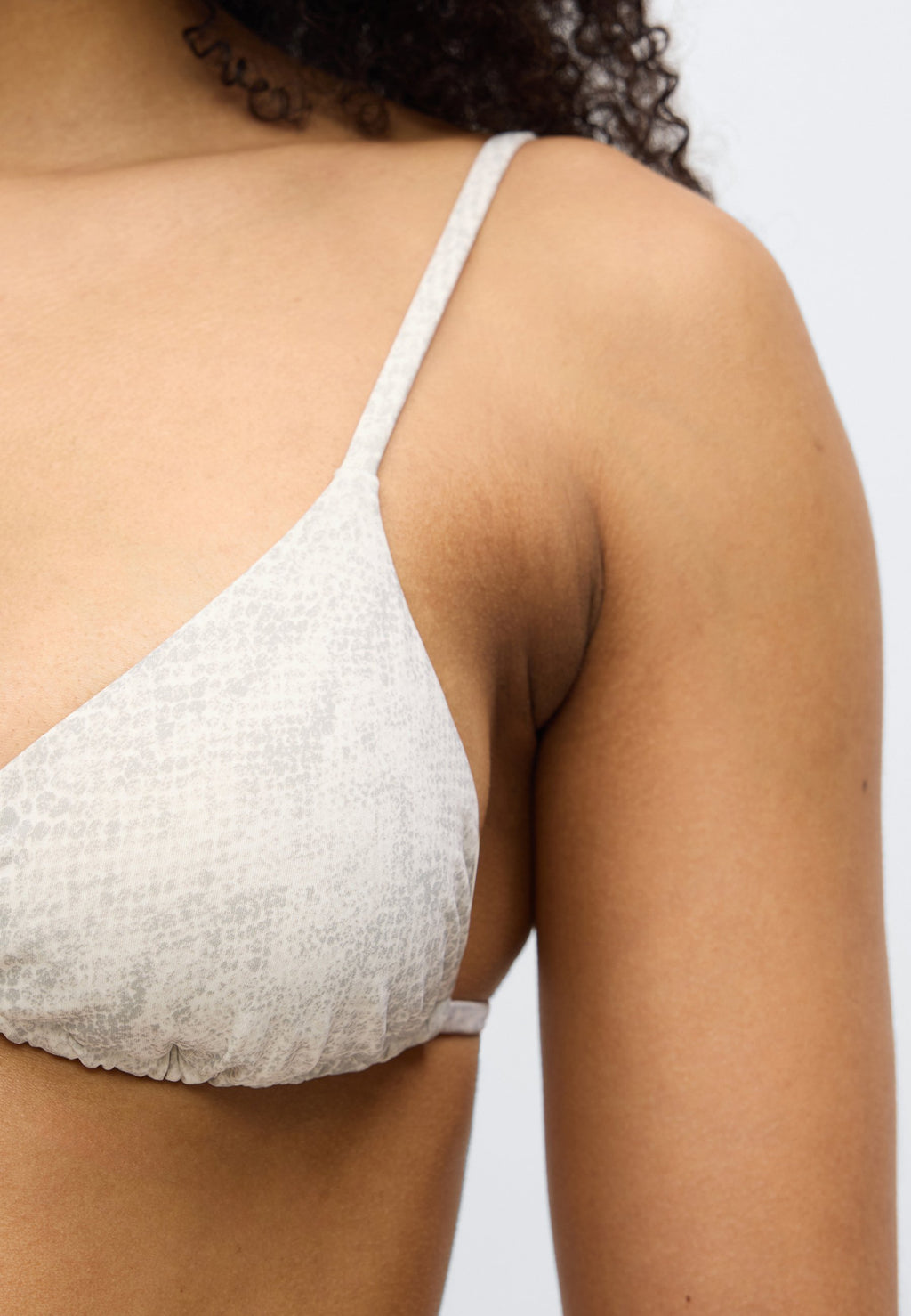 TRIANGLE ESSENTIALS - Bikini top - tofu