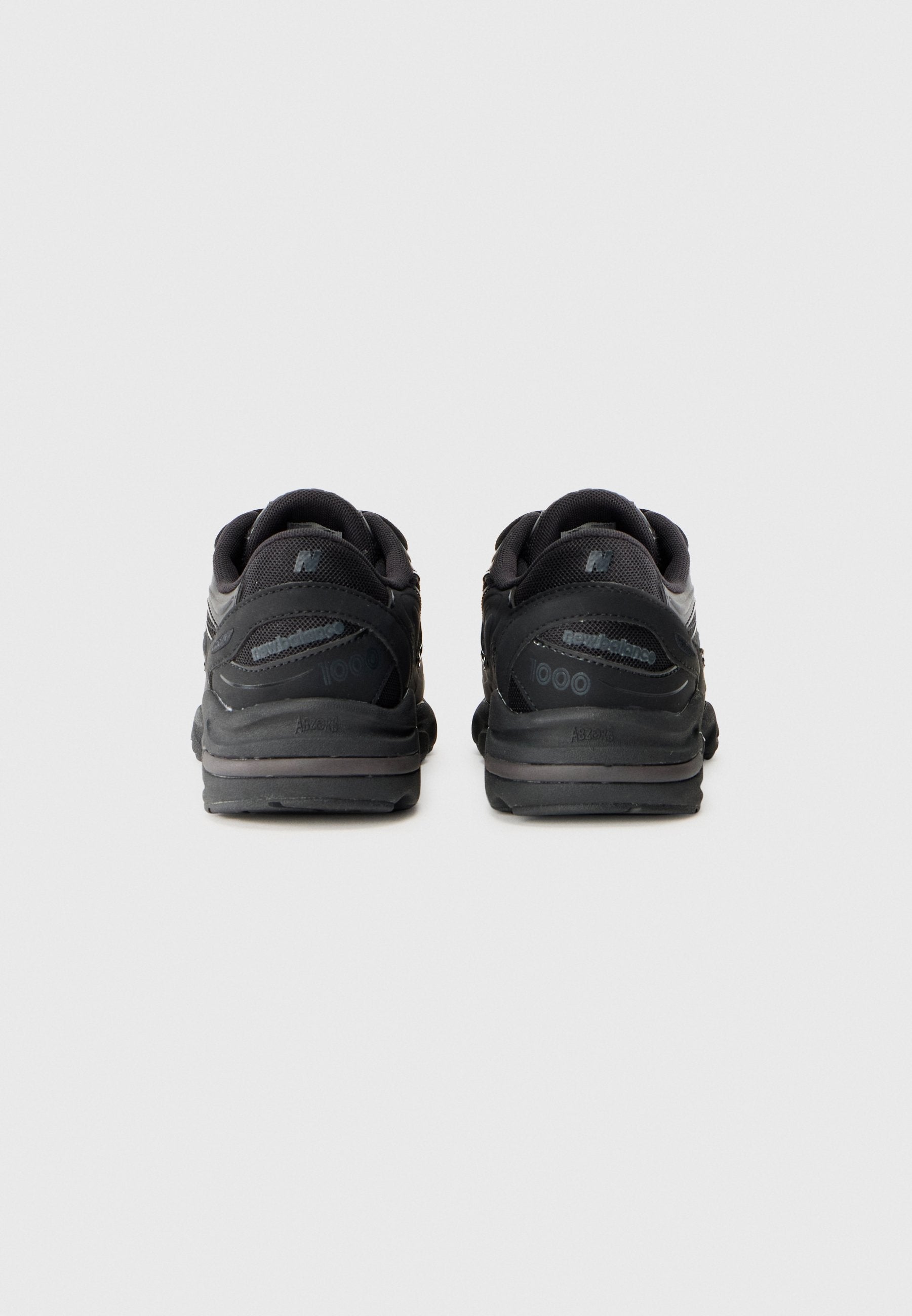 1000 UNISEX - Trainers - black