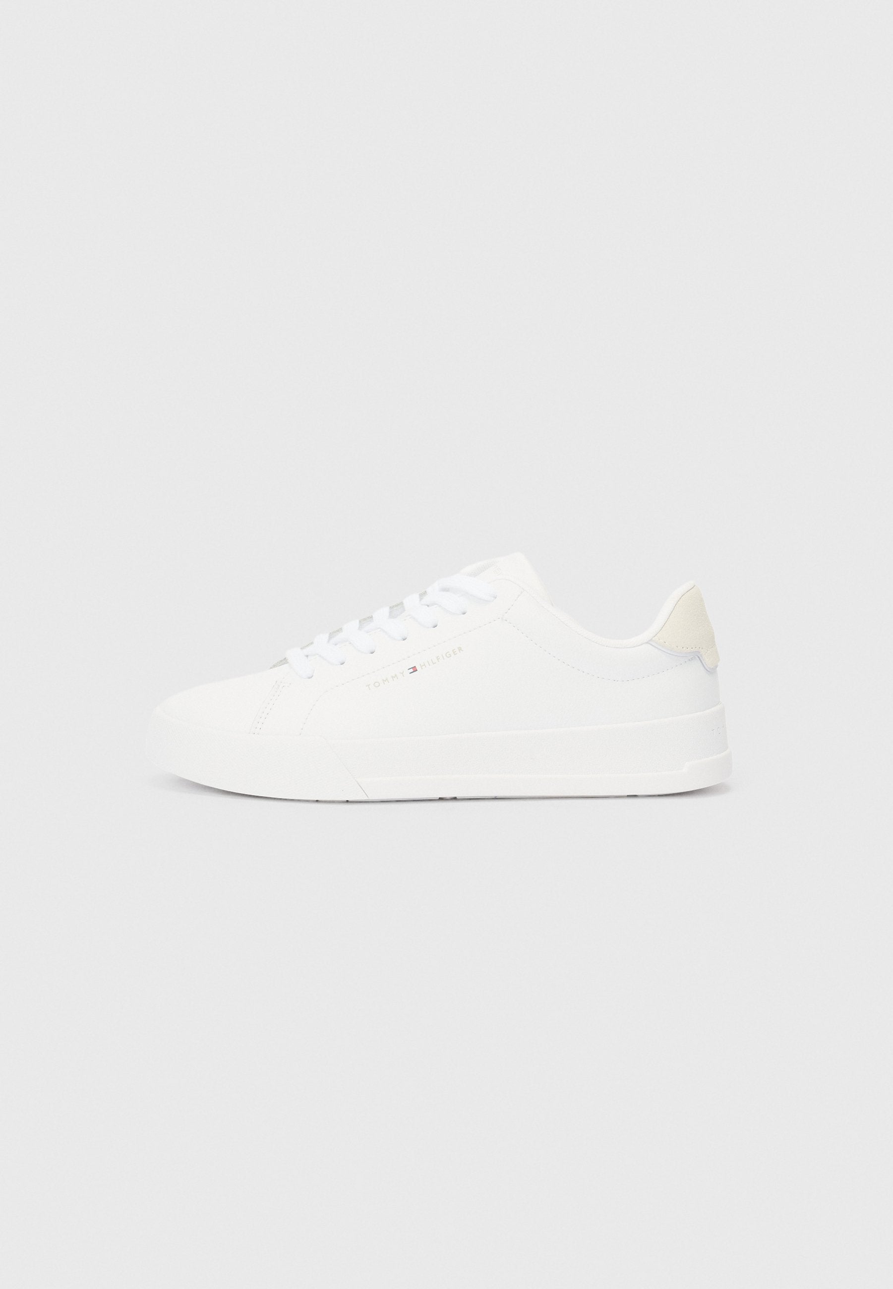 Trainers - white