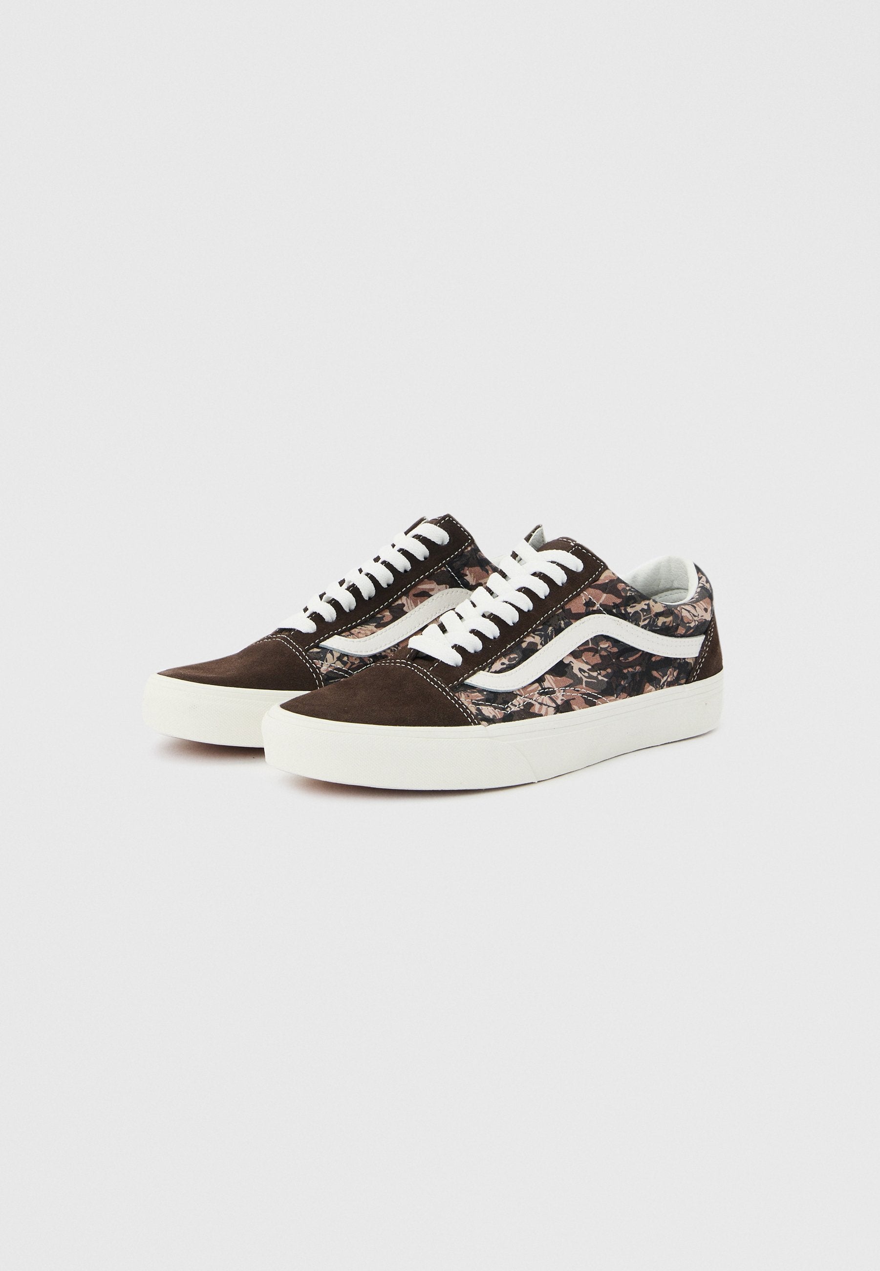 OLD SKOOL UNISEX - Skate shoes - brown