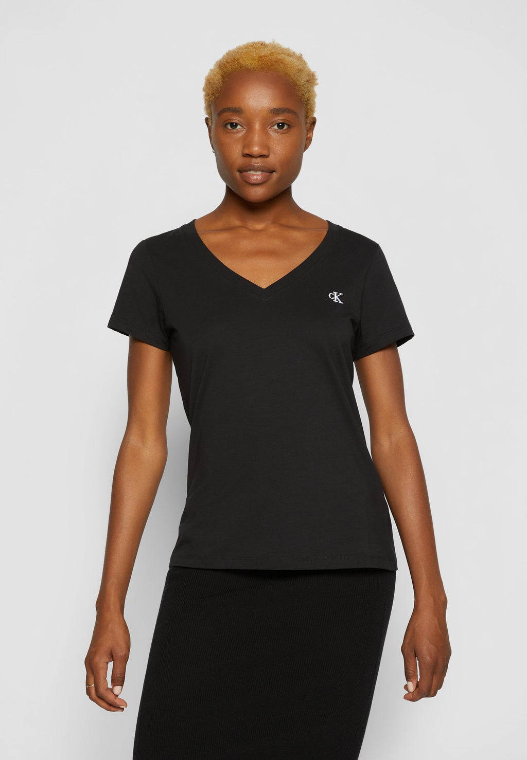 EMBROIDERY V NECK - Basic T-shirt - black