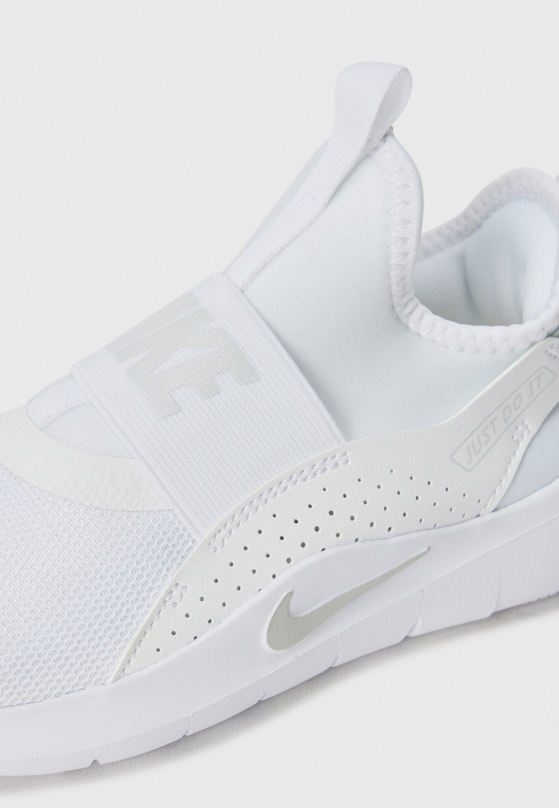 FLEX RUNNER UNISEX - Road running shoes - white/platinum-coloured tint/white