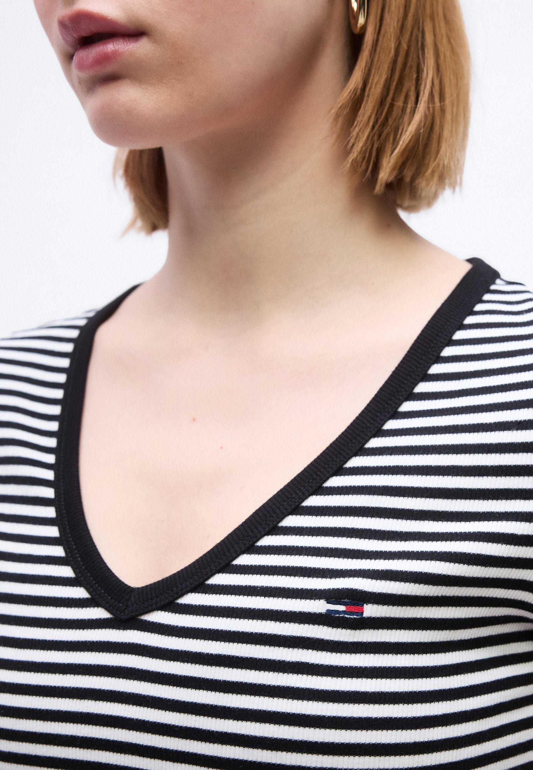 TEE-SHIRT CÔTELÉ COL V SLIM - T-shirt imprimé - black/écru