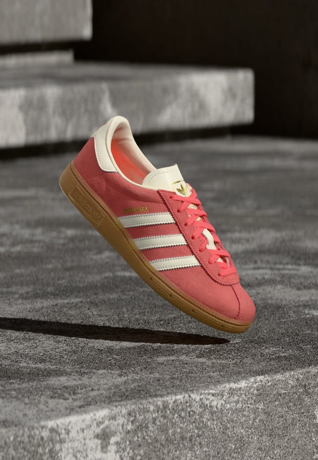 MUENCHEN - Trainers - semi flash red/off white