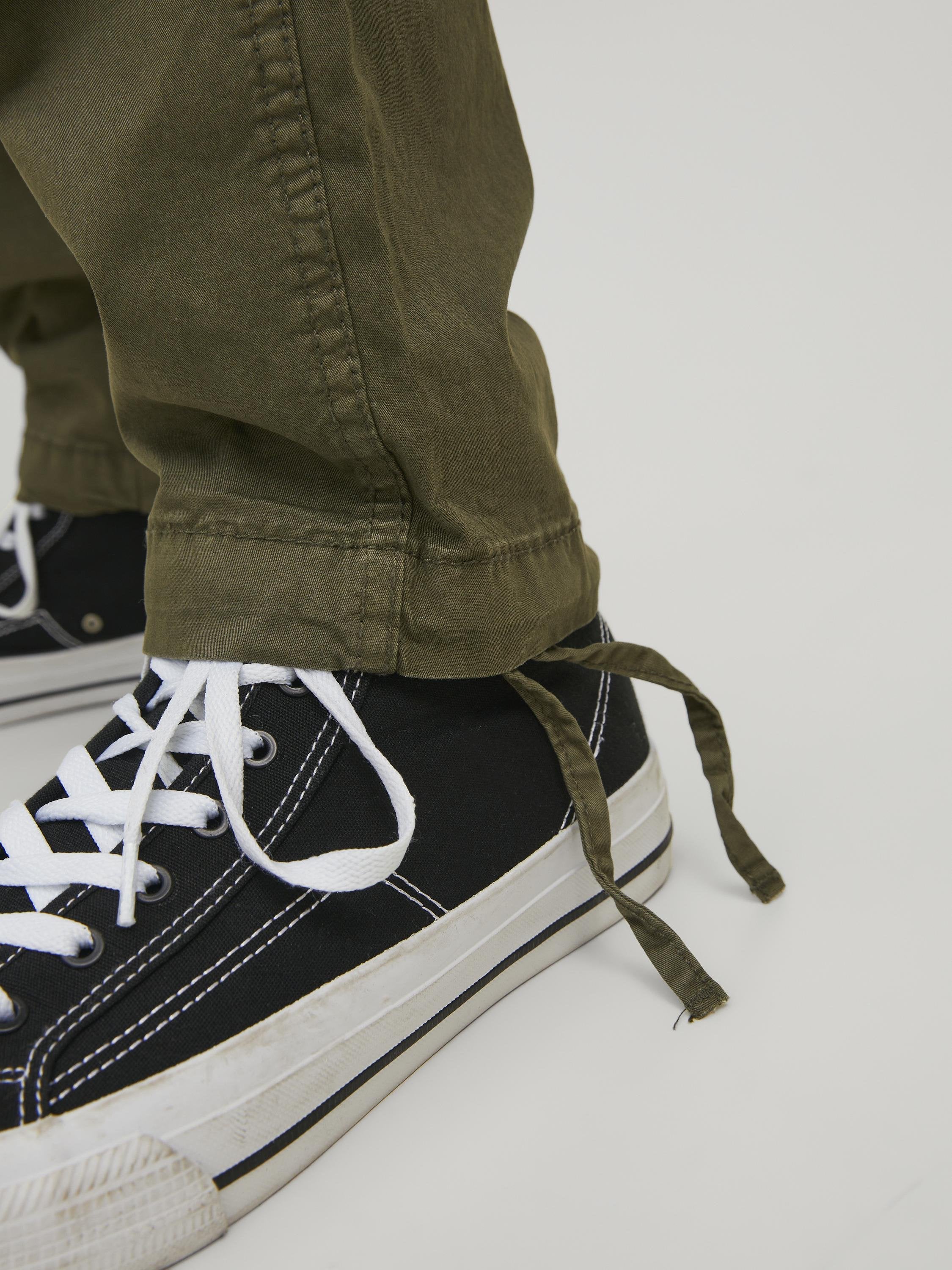 JPSTACE JJTUCKER AMA TAPERED FIT - Cargo trousers - Green