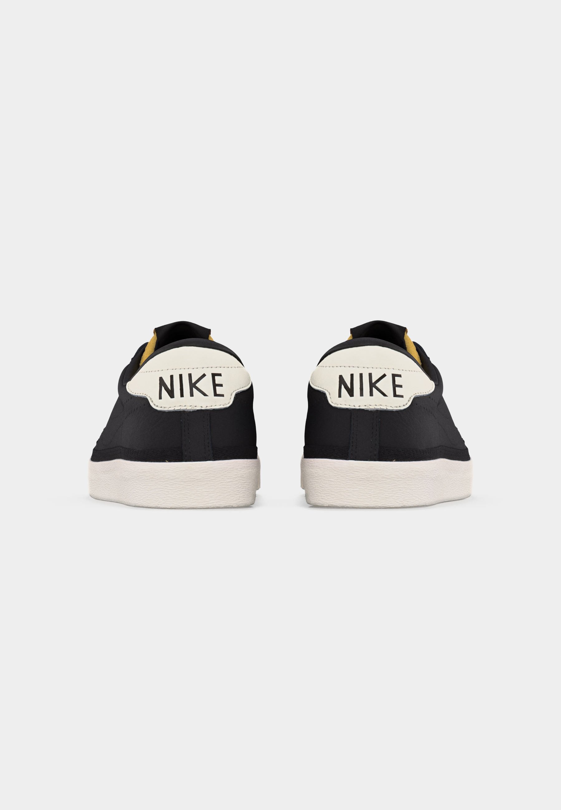TENNIS CLASSIC SMASH UNISEX - Trainers - black/sail/team orange