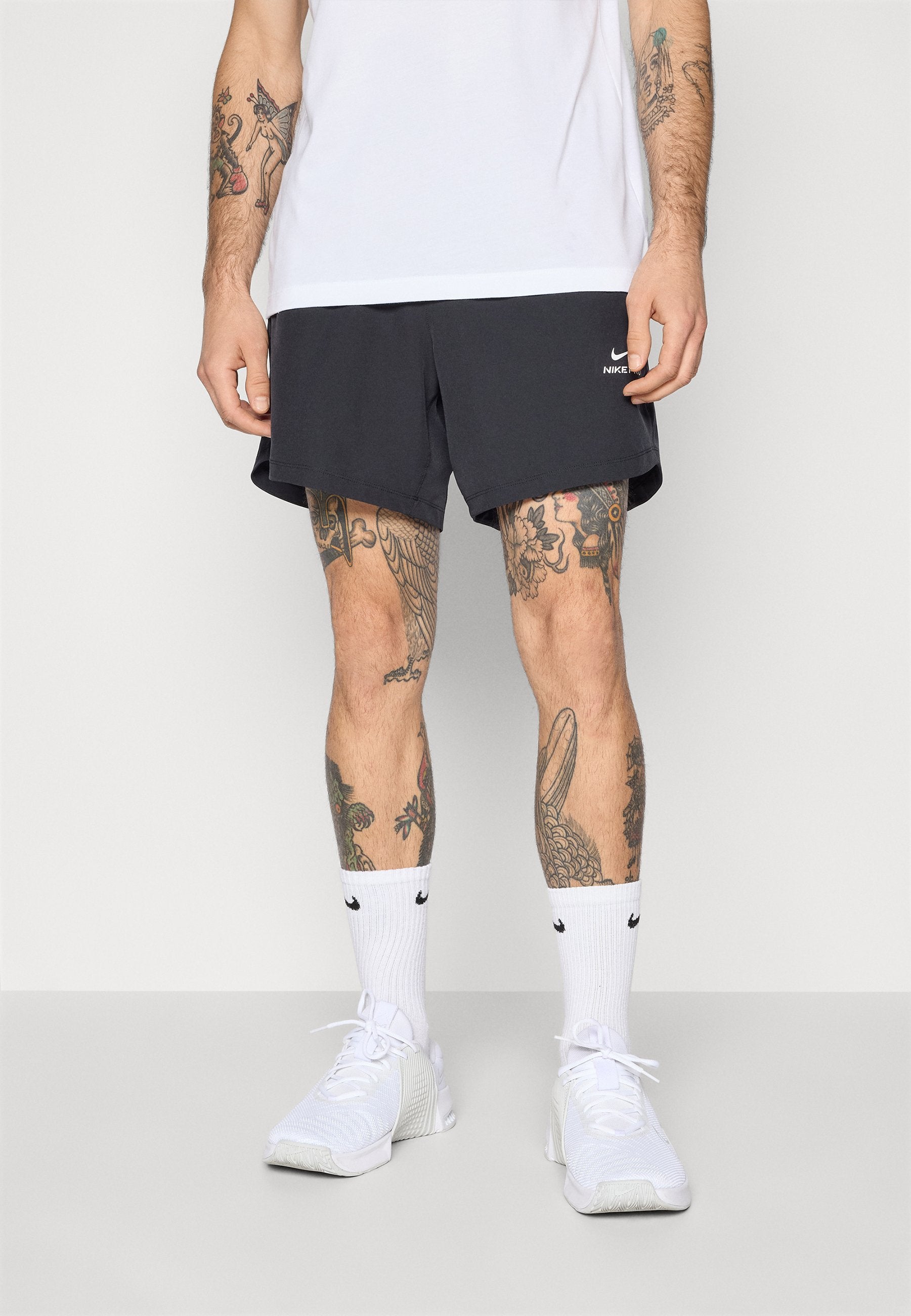 SHORT - Sports shorts - black/white